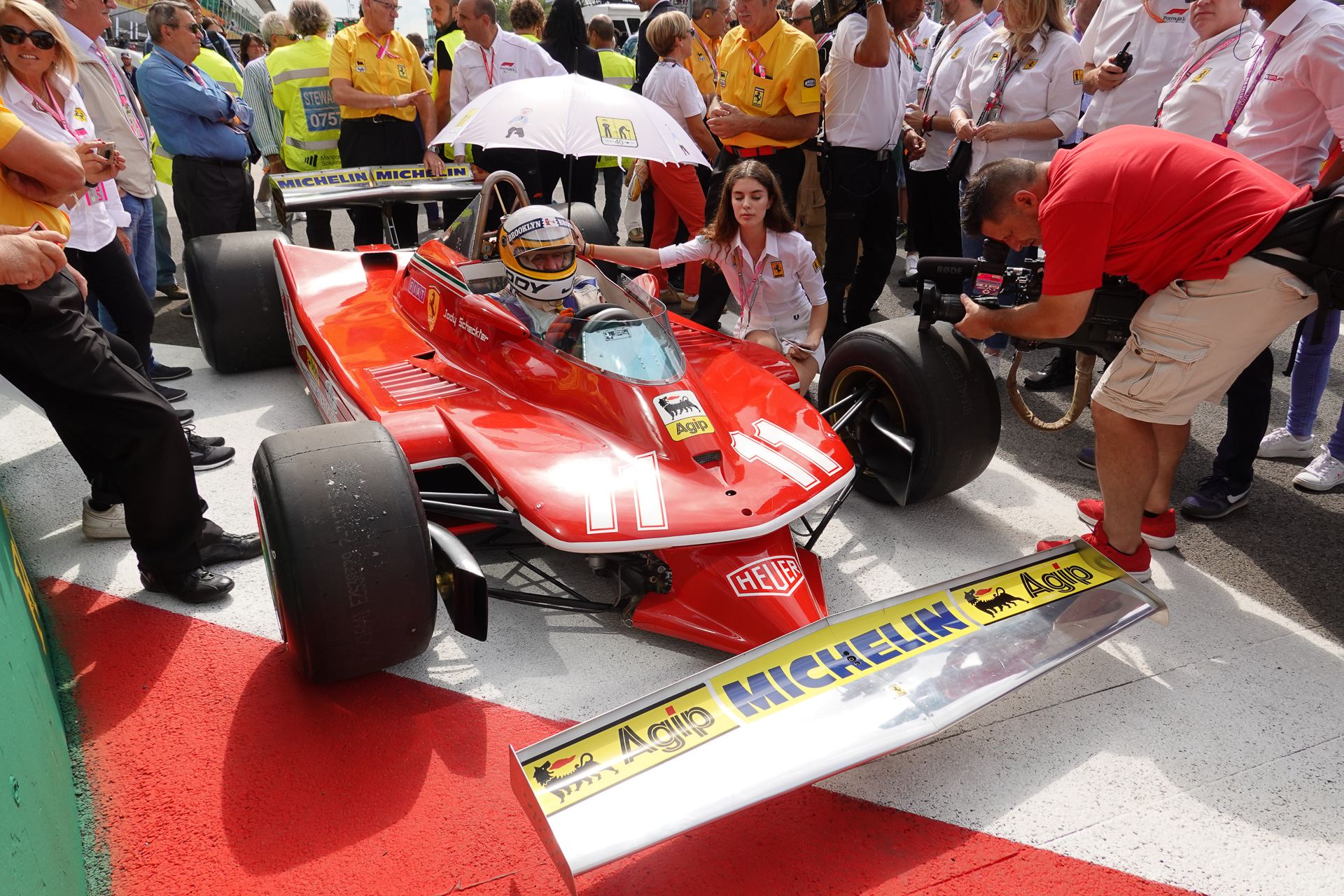 F1 イタリアgpに フェラーリでチャンピオンを獲得したジョディ シェクター選手登場 Car Watch