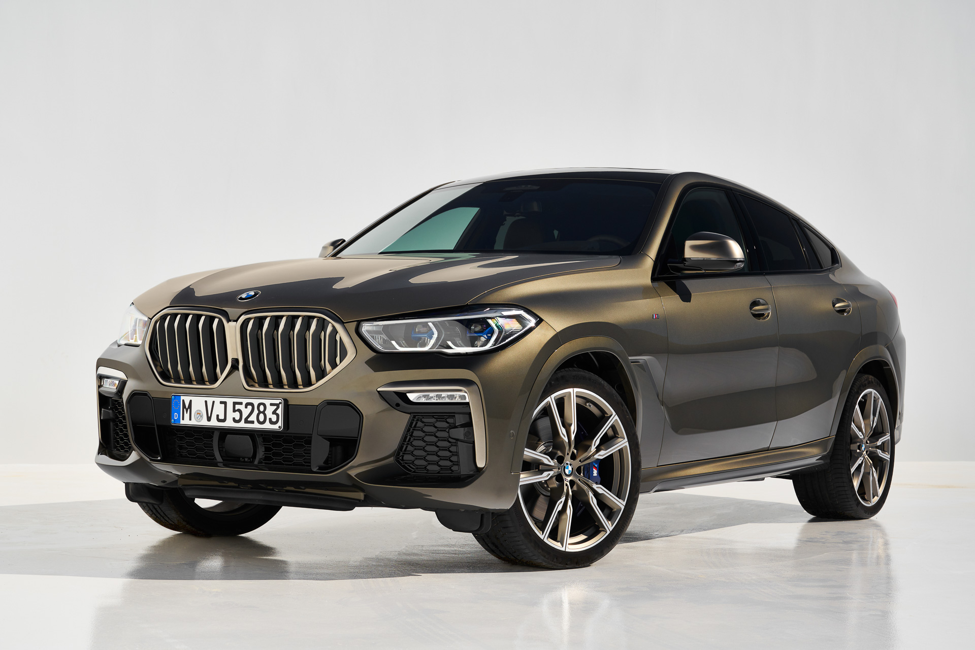 Bmw デザインを一新した新型 X6 キドニーグリルのライトアップ機能をbmw初採用 Car Watch