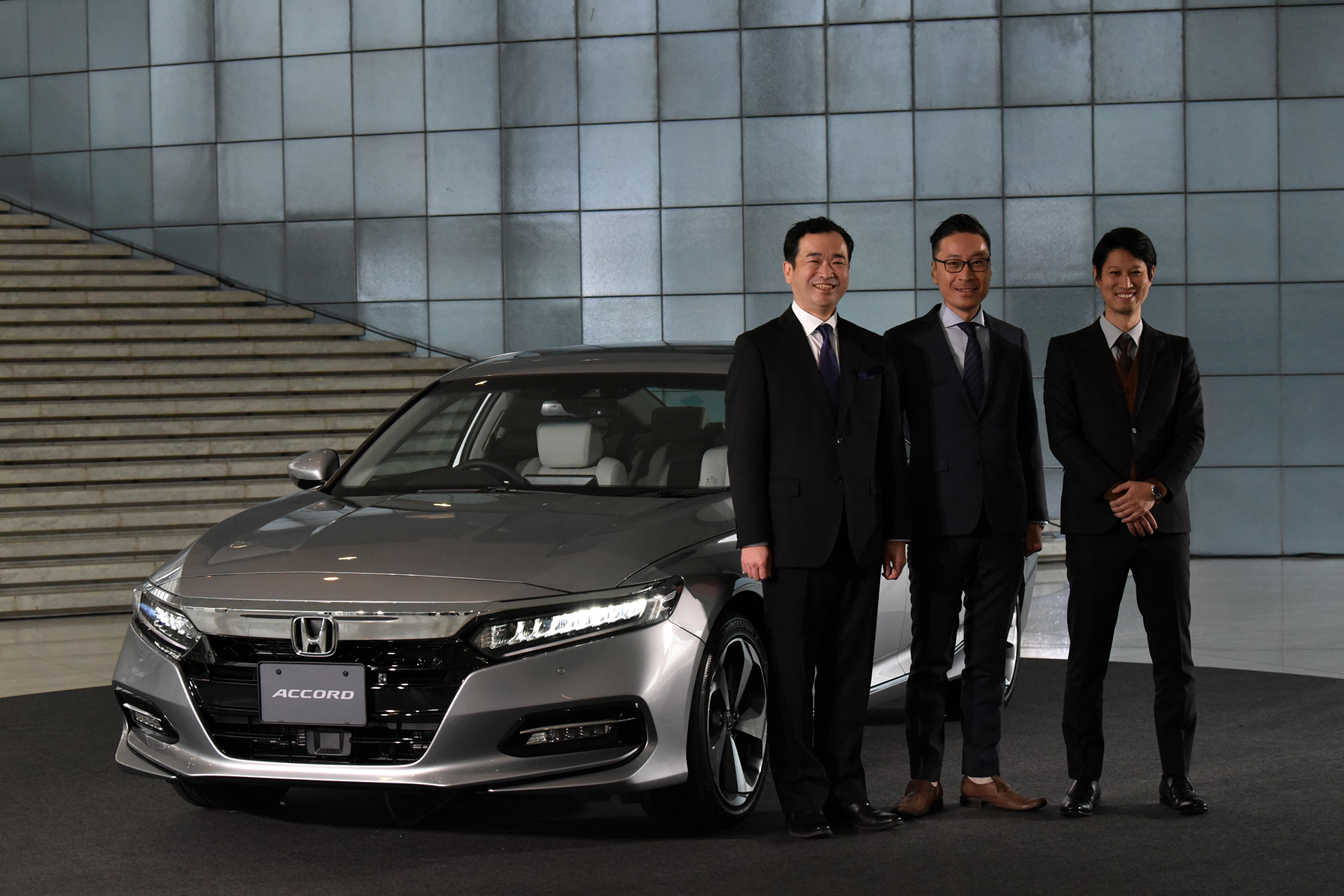 ホンダが新型 アコード 10代目 に込めた想いとは 開発陣による技術 デザイン解説 Car Watch