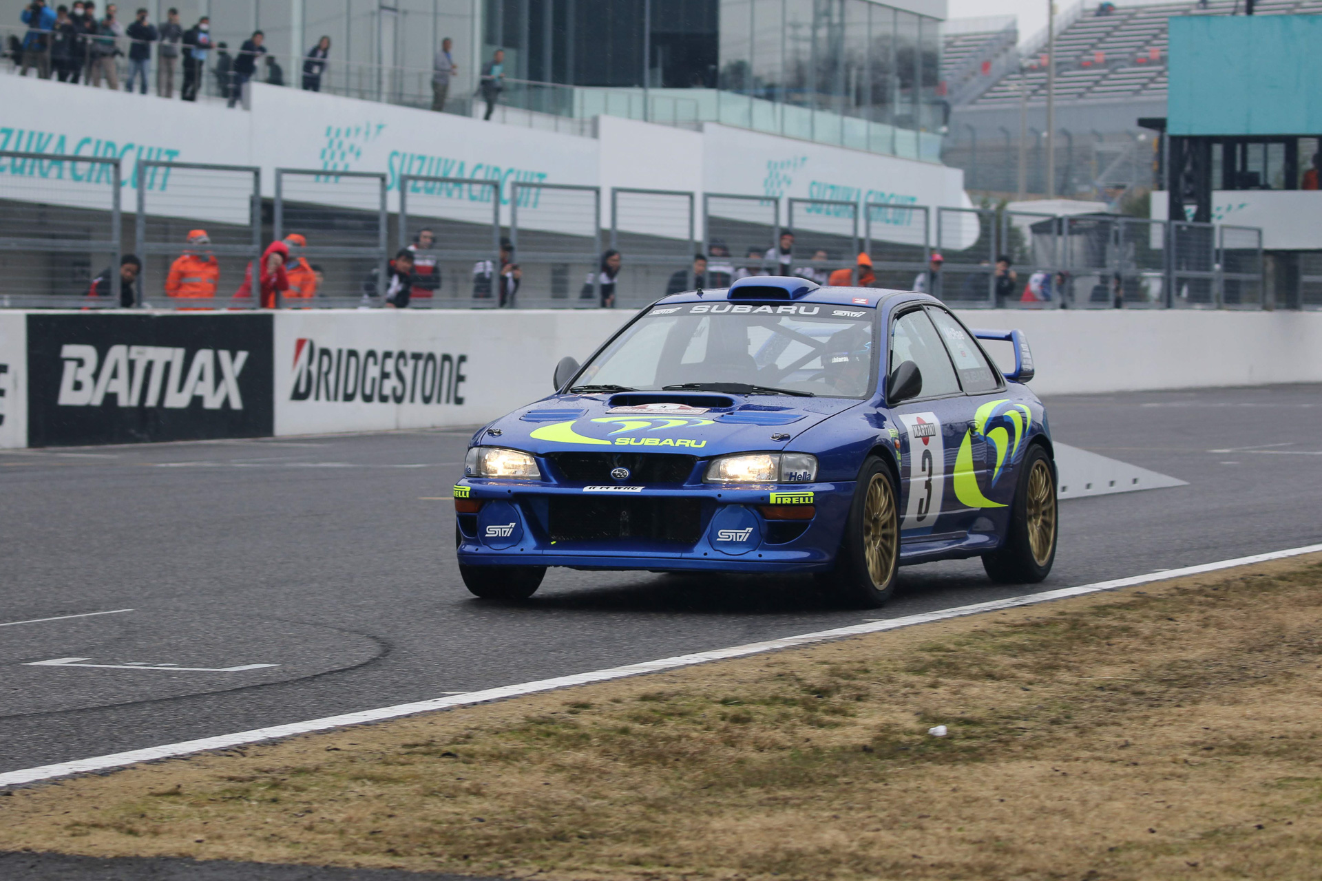 モースポフェス Suzuka でスバル インプレッサ Wrc98 などのレーシングカーがデモ走行 Car Watch