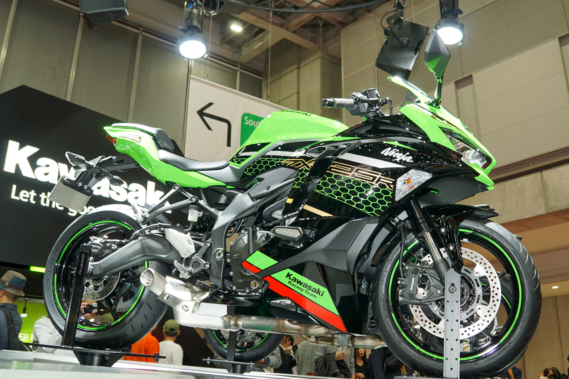   Ninja  ZX 25R   Car Watch