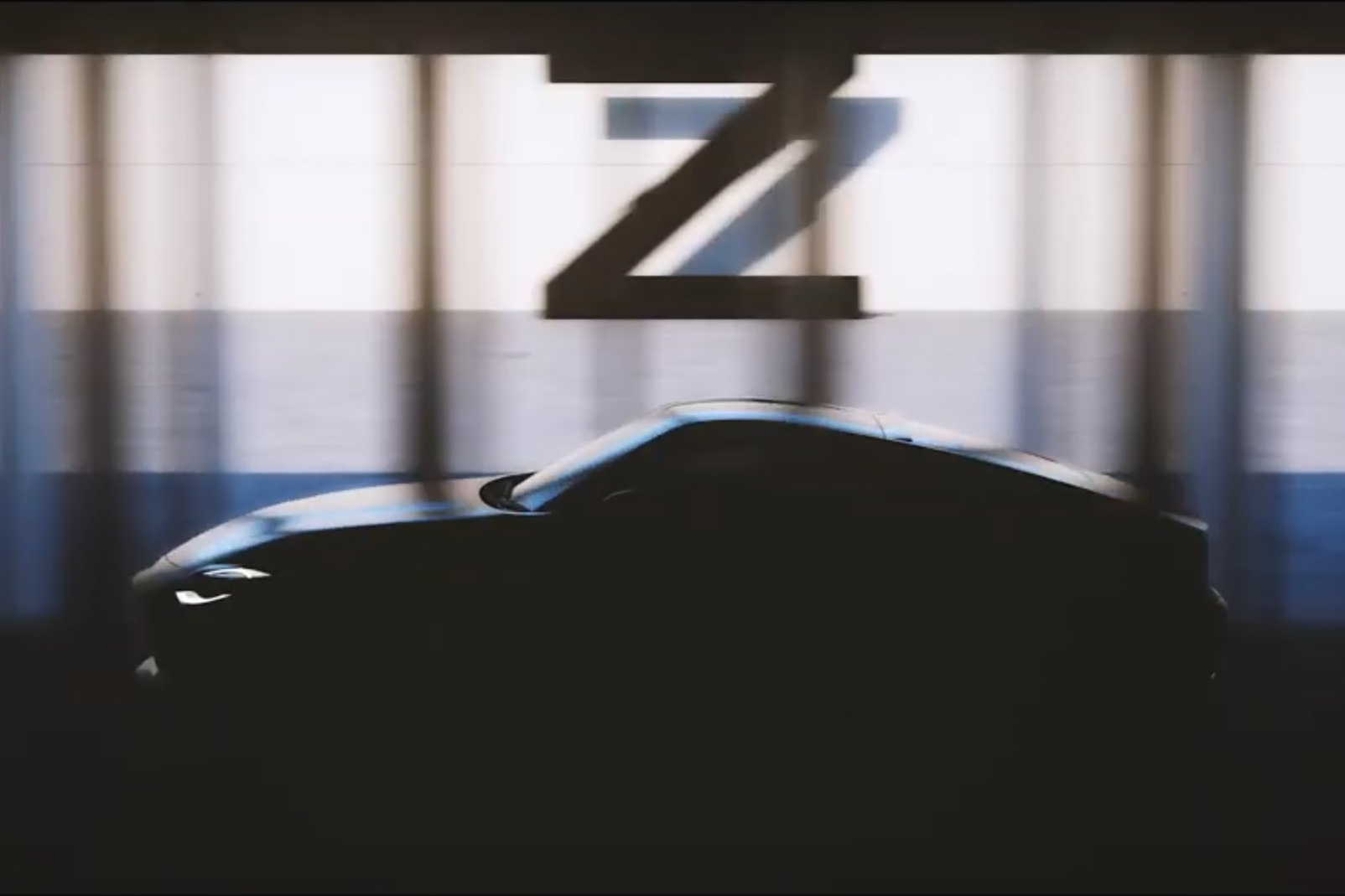 日産 新型 フェアレディz を予告 公式動画に12車種のシルエットと