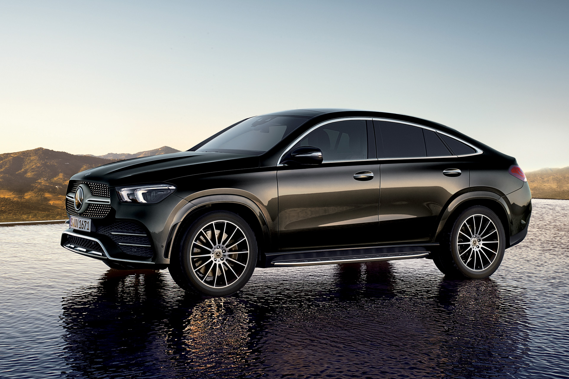 メルセデス・ベンツ、新型「GLE クーペ」発表。ホイールベース20mm拡大