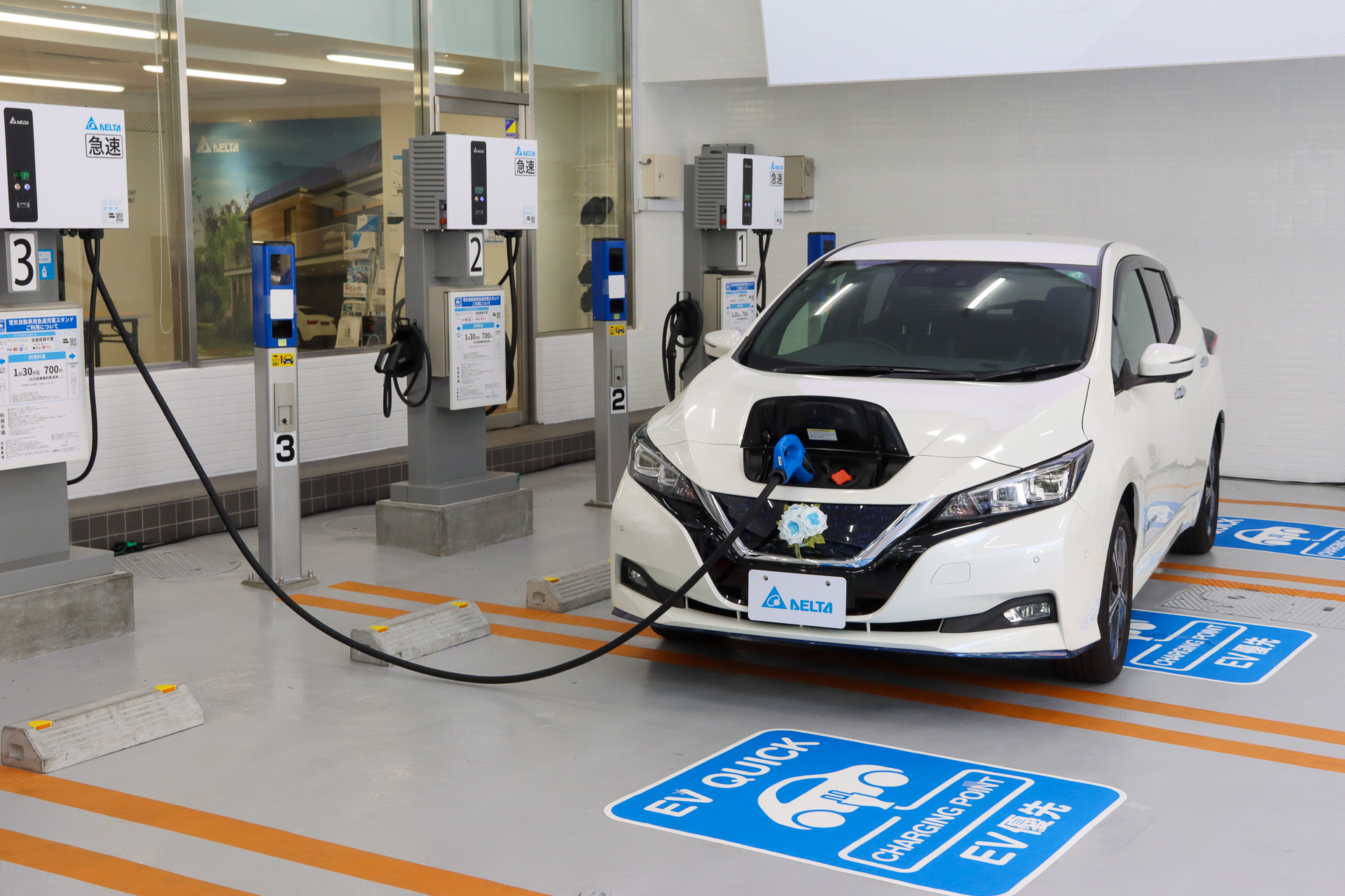 Evを充電しながら駐車できる 新しい形の充電インフラが横浜市に登場 Car Watch