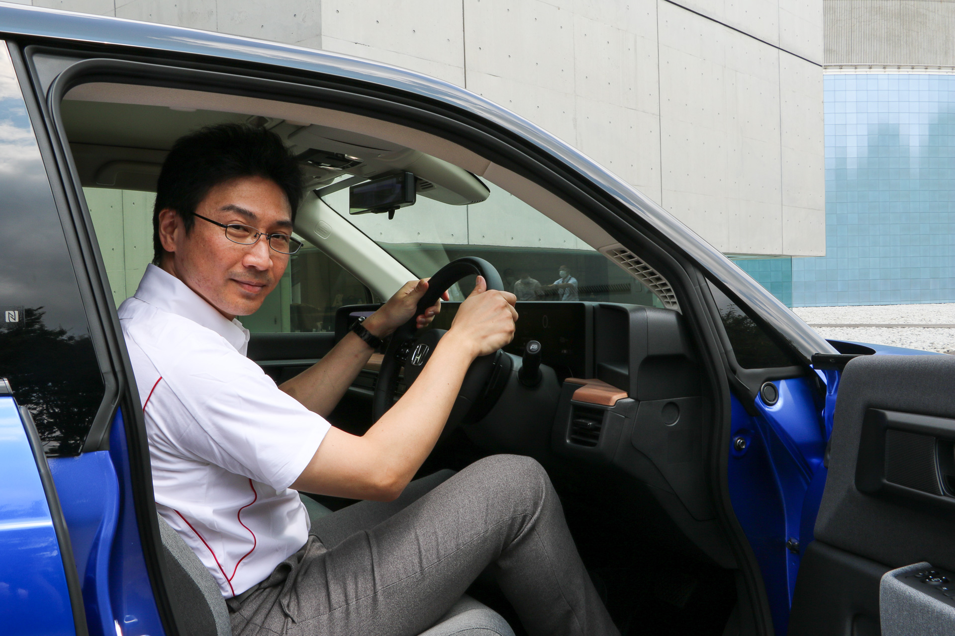 インタビュー デビュー直前のホンダ新型ev Honda E 第2のリビング空間 を目指したインテリアデザインについてデザイナー 明井亨訓氏に聞く Car Watch