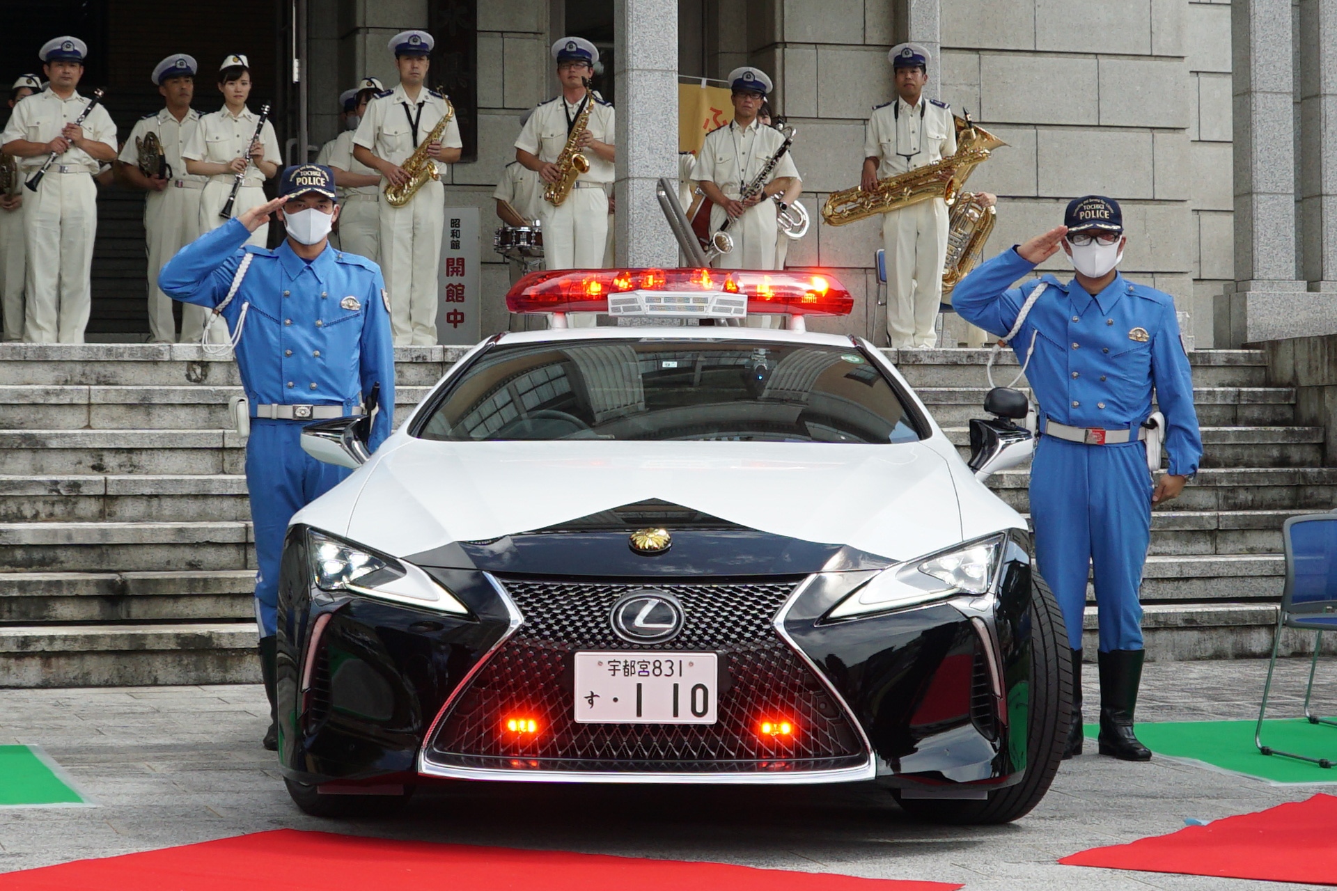 全国警察初配備の栃木県警察「レクサスLCパトカー」、写真や動画で紹介 - Car Watch