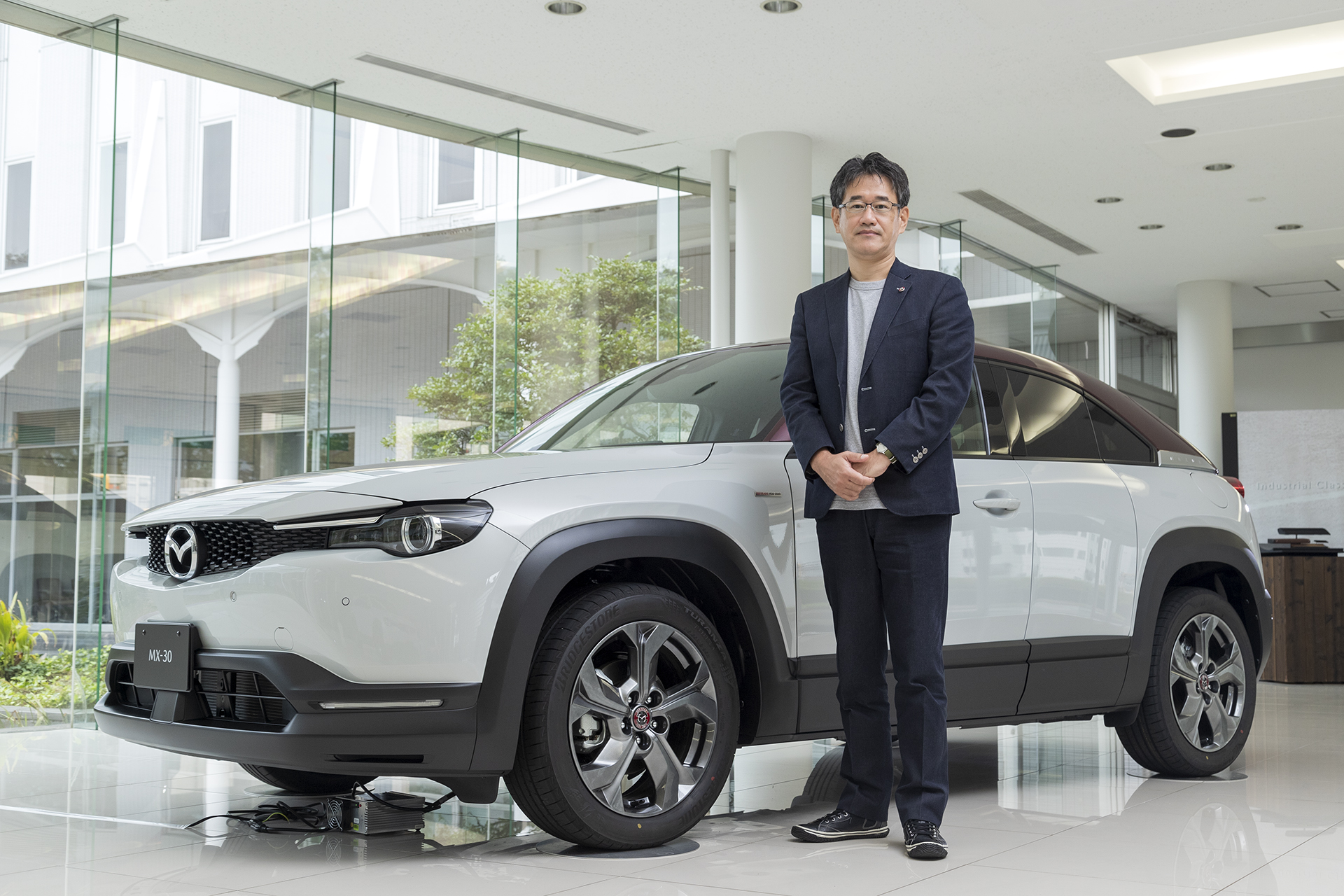 マツダの新型「MX-30」のデザインについて、チーフデザイナー松田陽一