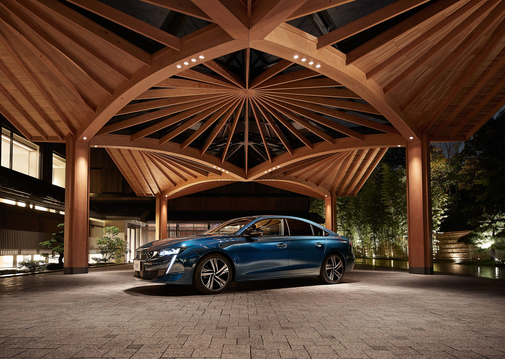 プジョー、「508」に19インチホイールやナッパレザーシートを標準装備