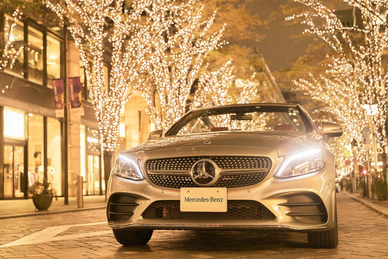Mercedes Me Tokyo で イルミネーションクルーズ 開催 イルミネーション輝く六本木の街をカブリオレで巡る Car Watch