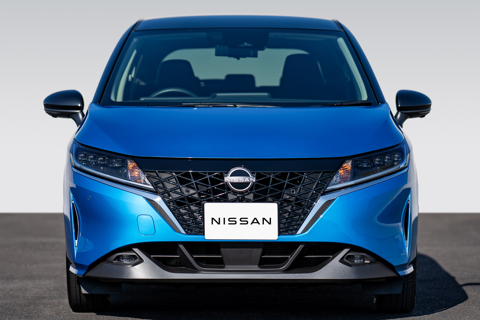 新型「ノート」を日産グローバル本社ギャラリーで先行展示 - Car Watch