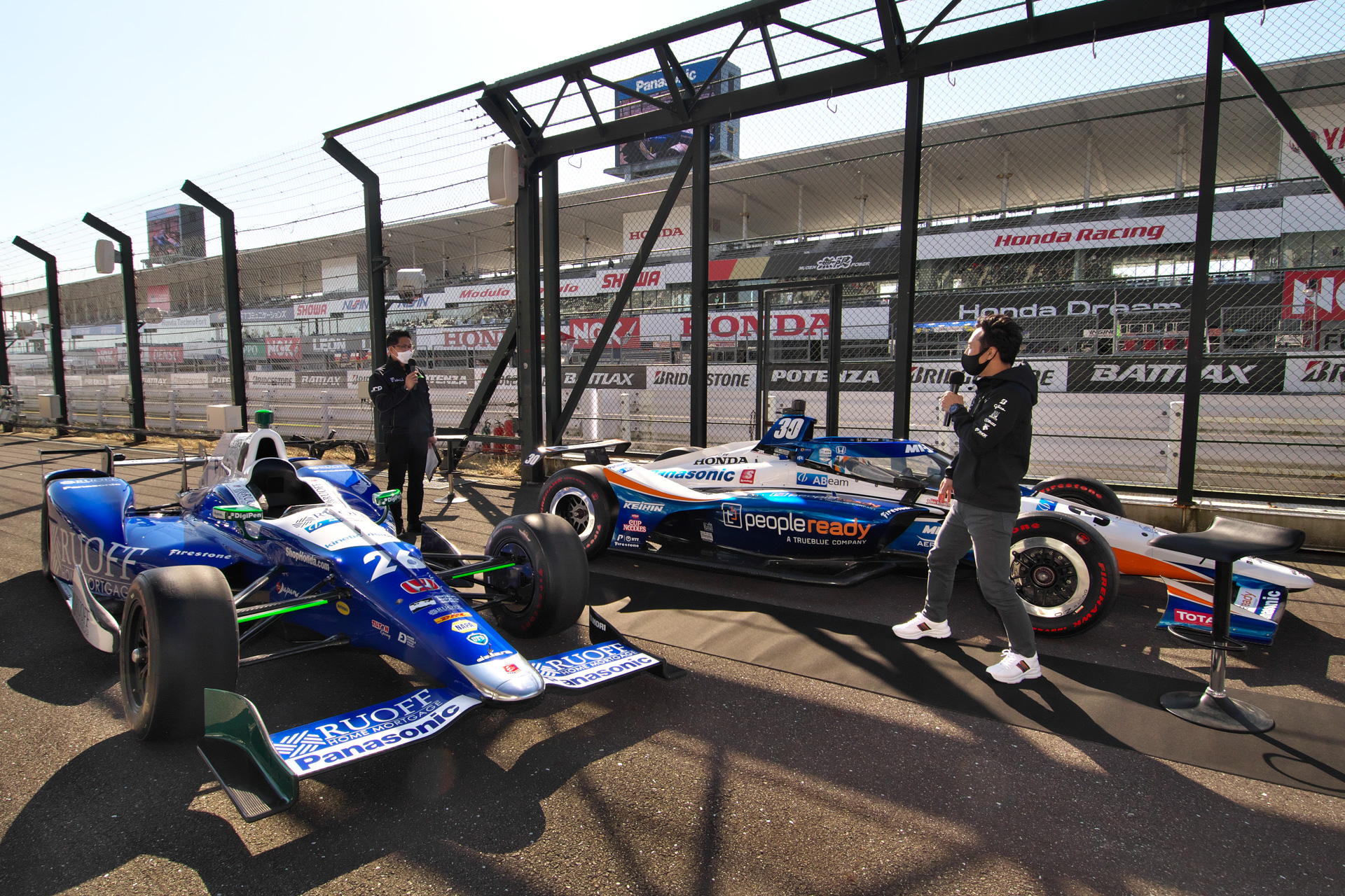 佐藤琢磨選手 2度目のインディ500優勝を鈴鹿サーキットで凱旋報告 2台の優勝マシンも登場 Car Watch