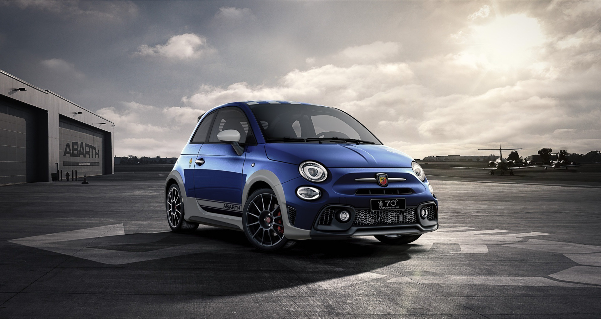 アバルト、大型リアルーフスポイラーを備えた限定20台の「Abarth 695