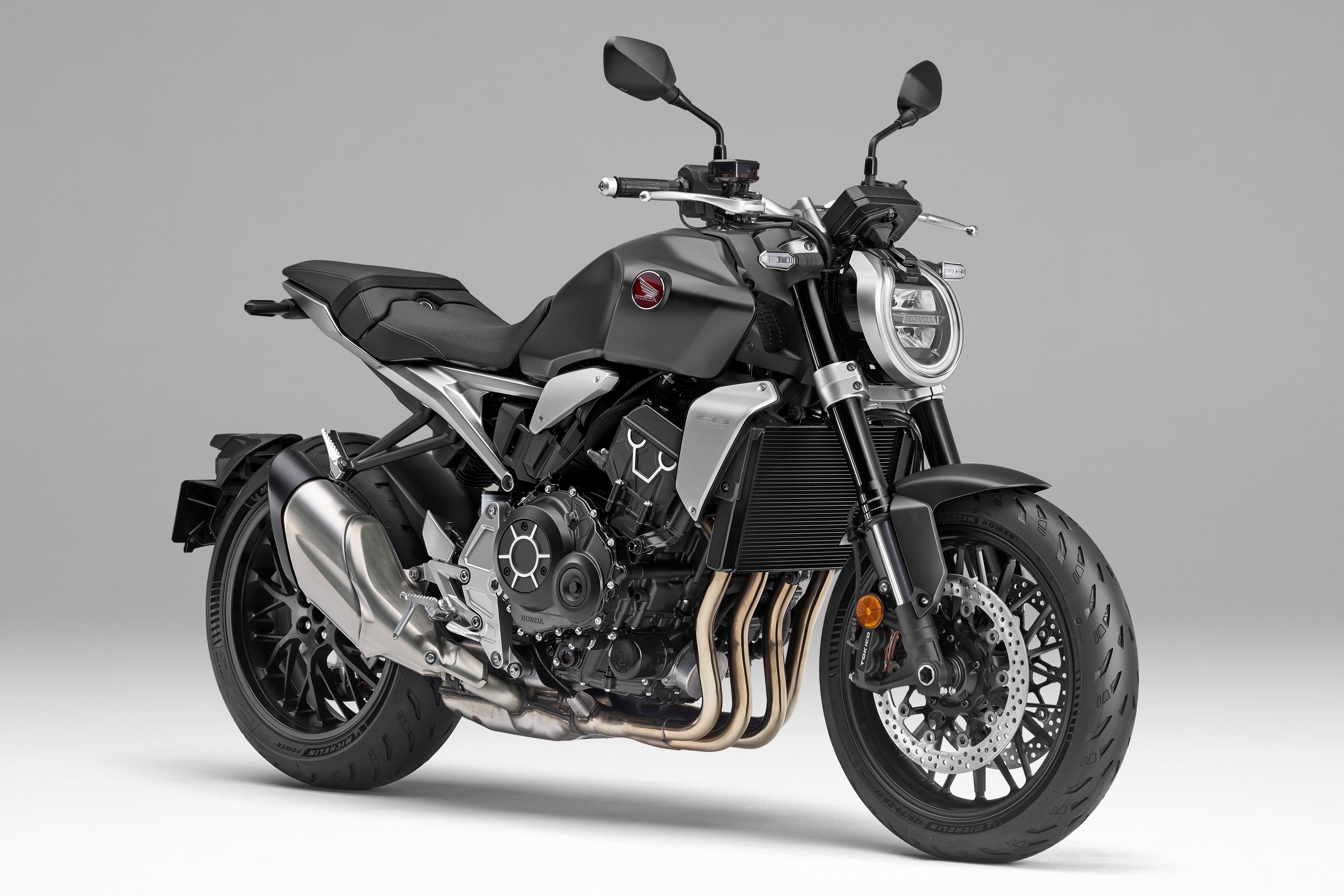 ホンダ、大型ロードスポーツモデル「CB1000R」のデザインを刷新 スマホ