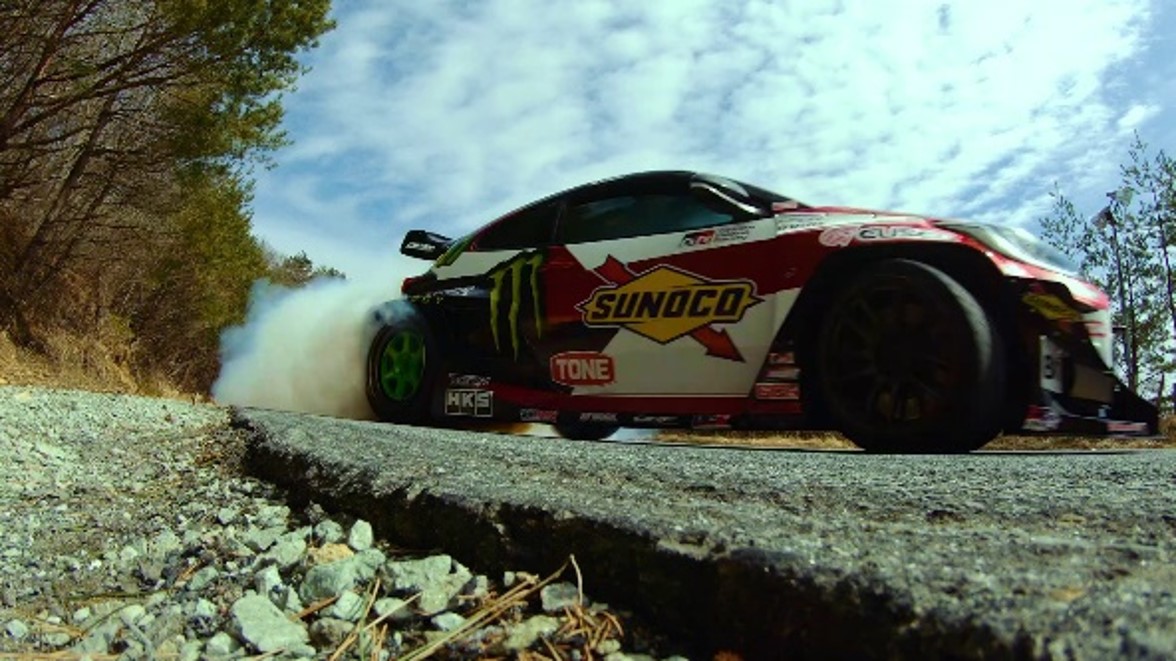 モンスターエナジー モンスター スーパーコーラ ボトル缶 500ml 発売を記念した大迫力のドリフト動画を公開 Car Watch