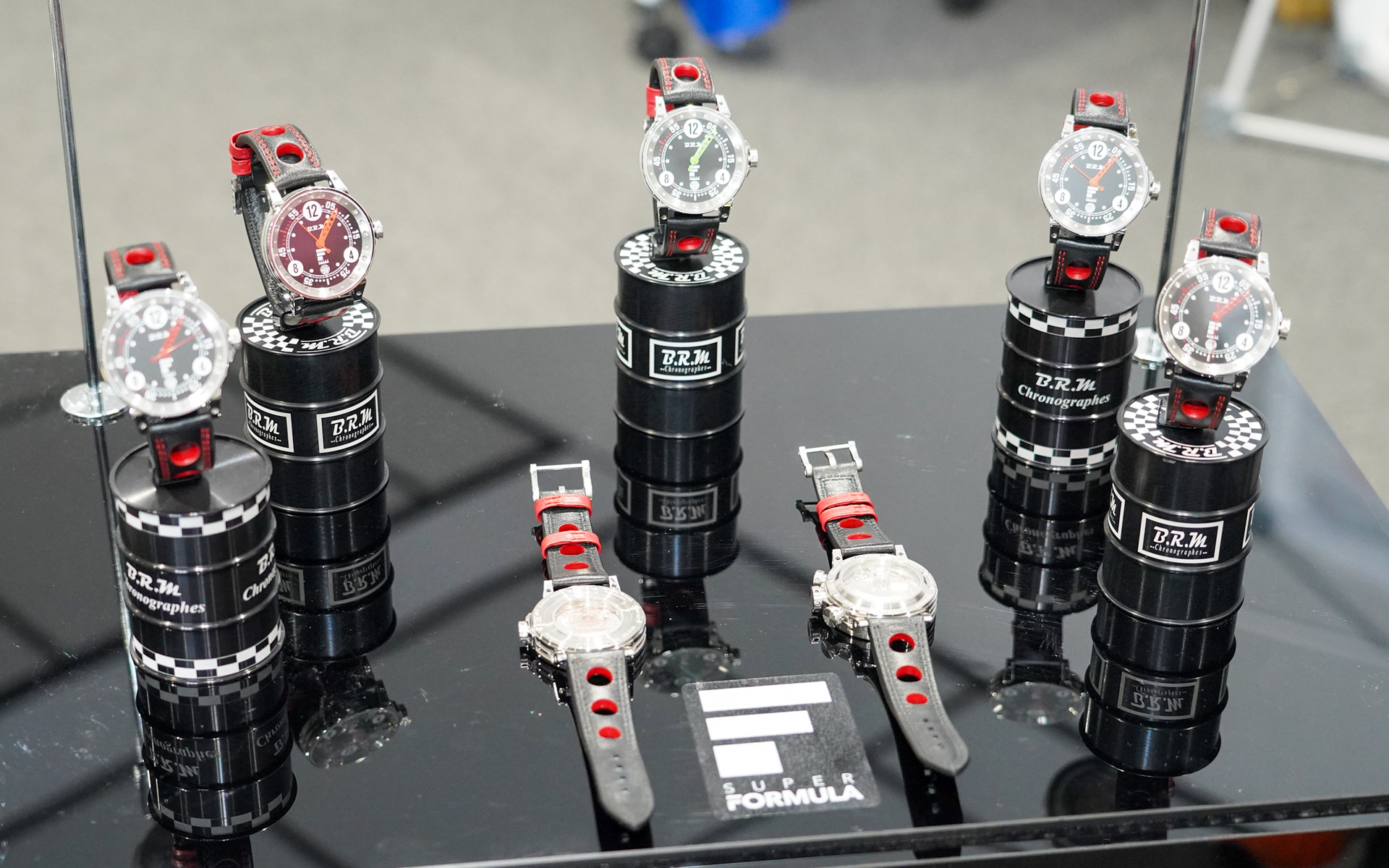 SF開幕戦、“日本一速い男女”に高級時計を 「B.R.Mポールポジション