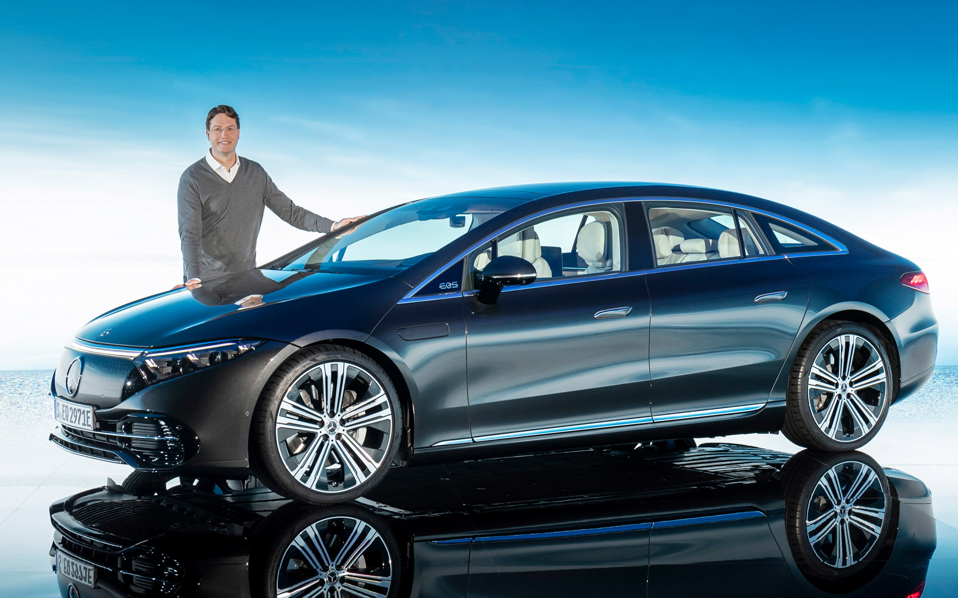 メルセデス・ベンツ、新型EV「EQS」世界初公開 CD値0.20を実現する高級