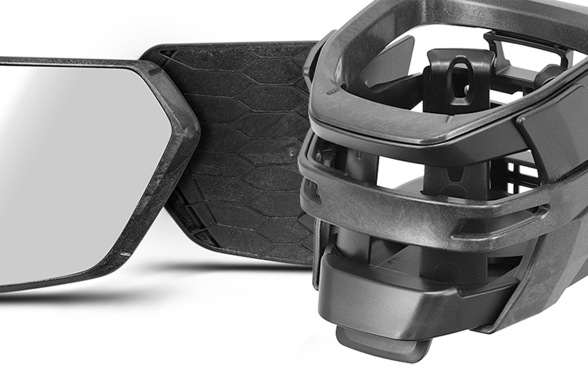 カーメイト、エンジニアリング樹脂「CF-8」採用の「ドリンクホルダー