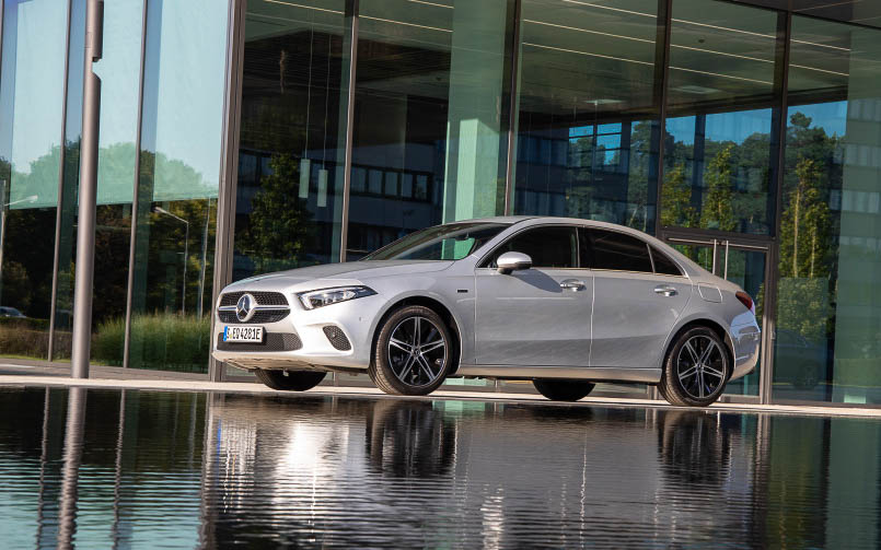 メルセデス ベンツ コンパクトカー初のプラグインハイブリッドモデル A 250 E Car Watch