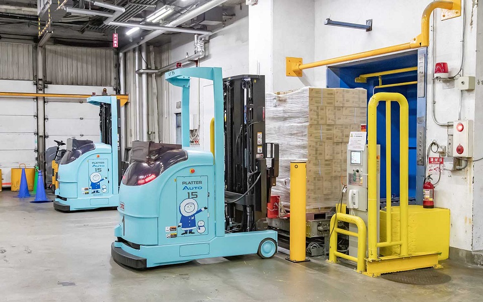 三菱重工、国内で初めて冷凍冷蔵倉庫型レーザー誘導方式無人