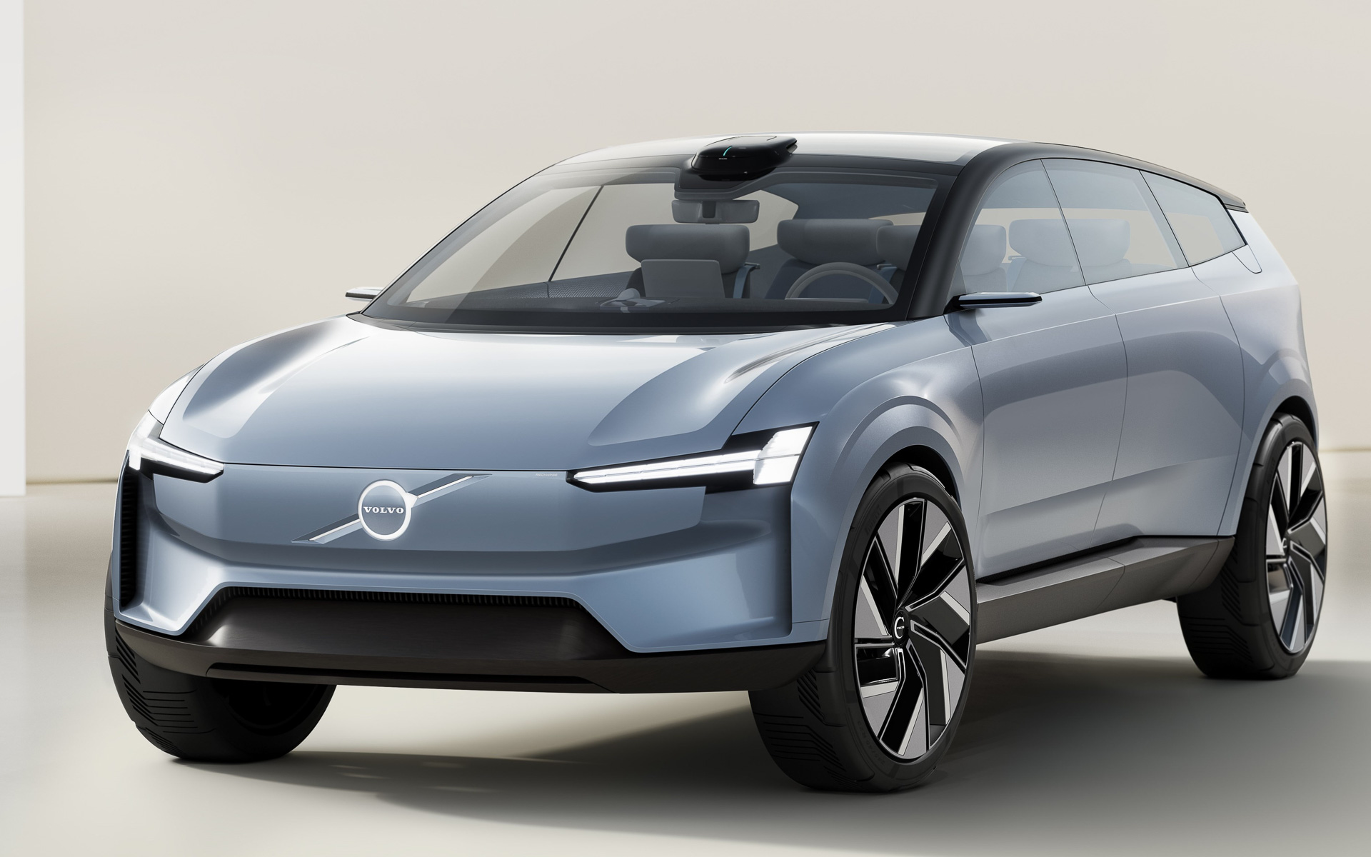 ボルボ、EVならではデザインという「ボルボ・コンセプト・リチャージ」 フラットフロアのバッテリパックで実現 Car Watch