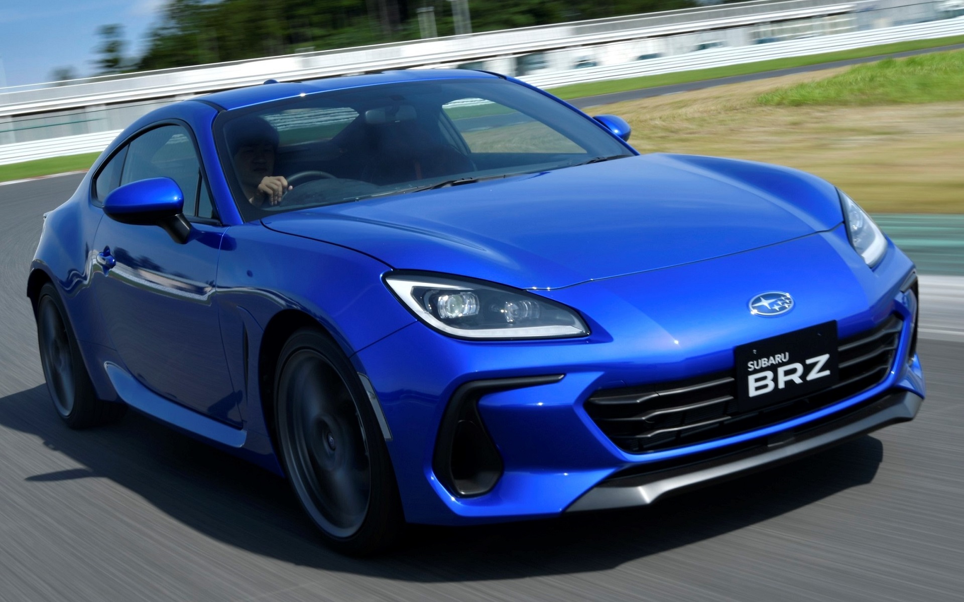 スバル、新型「BRZ」正式発表 2グレード設定で価格は308万円～343万