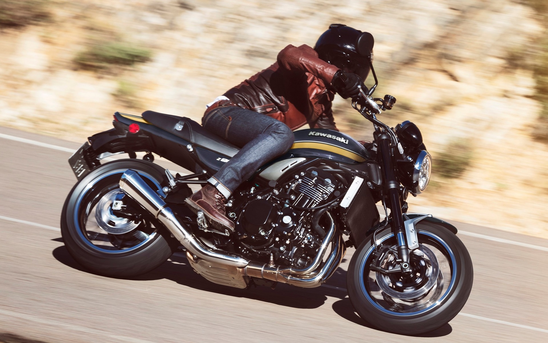 カワサキ、レトロスポーツ「Z900RS/CAFE」 先進技術と高性能装備を多数