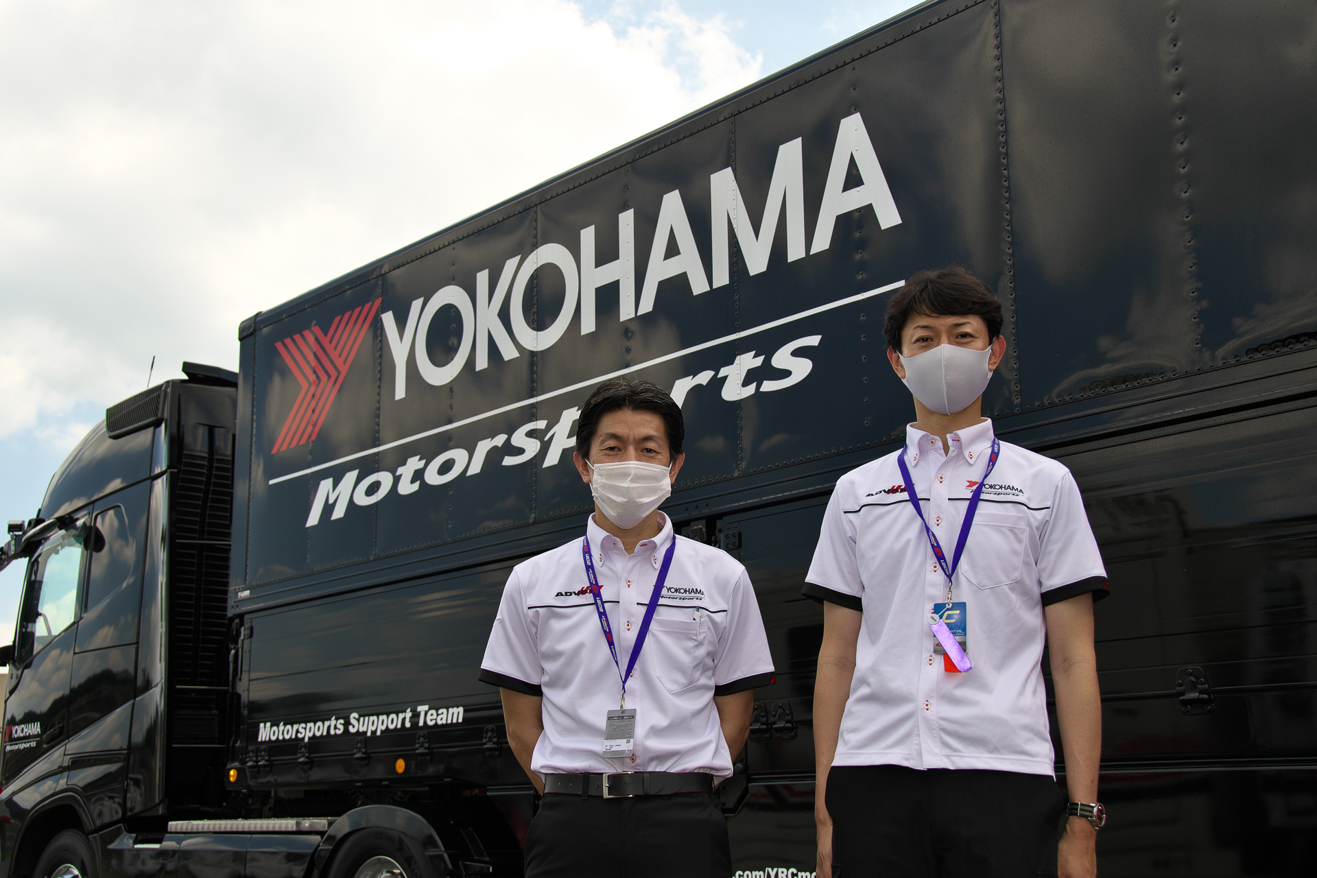 Super Gt参戦タイヤメーカーに聞く 横浜ゴム清水倫生氏と白石貴之氏は新構造タイヤをベースにファインチューニングで戦うと Car Watch