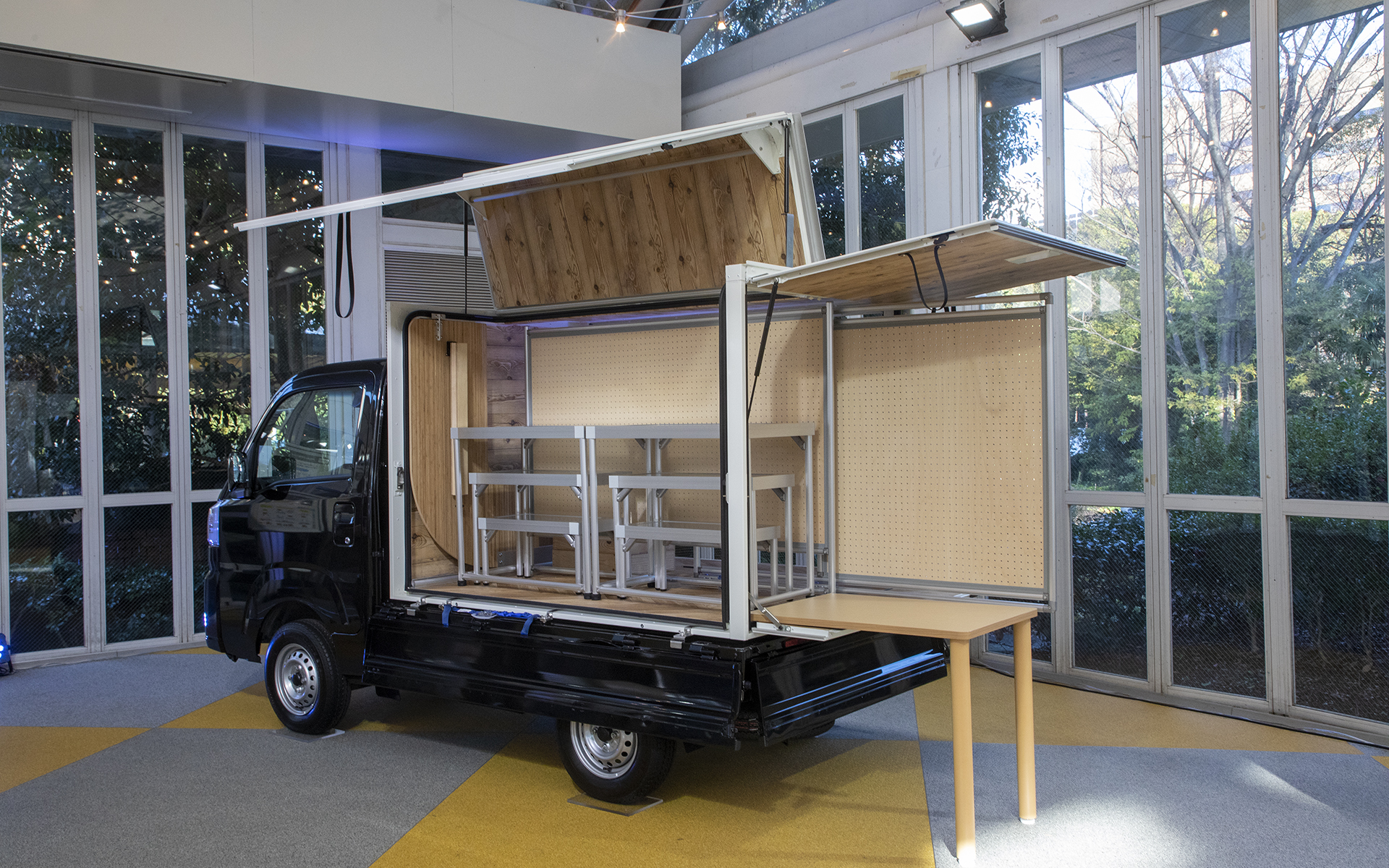 ダイハツの新型「ハイゼット」とともに発表された「Nibakoプロジェクト