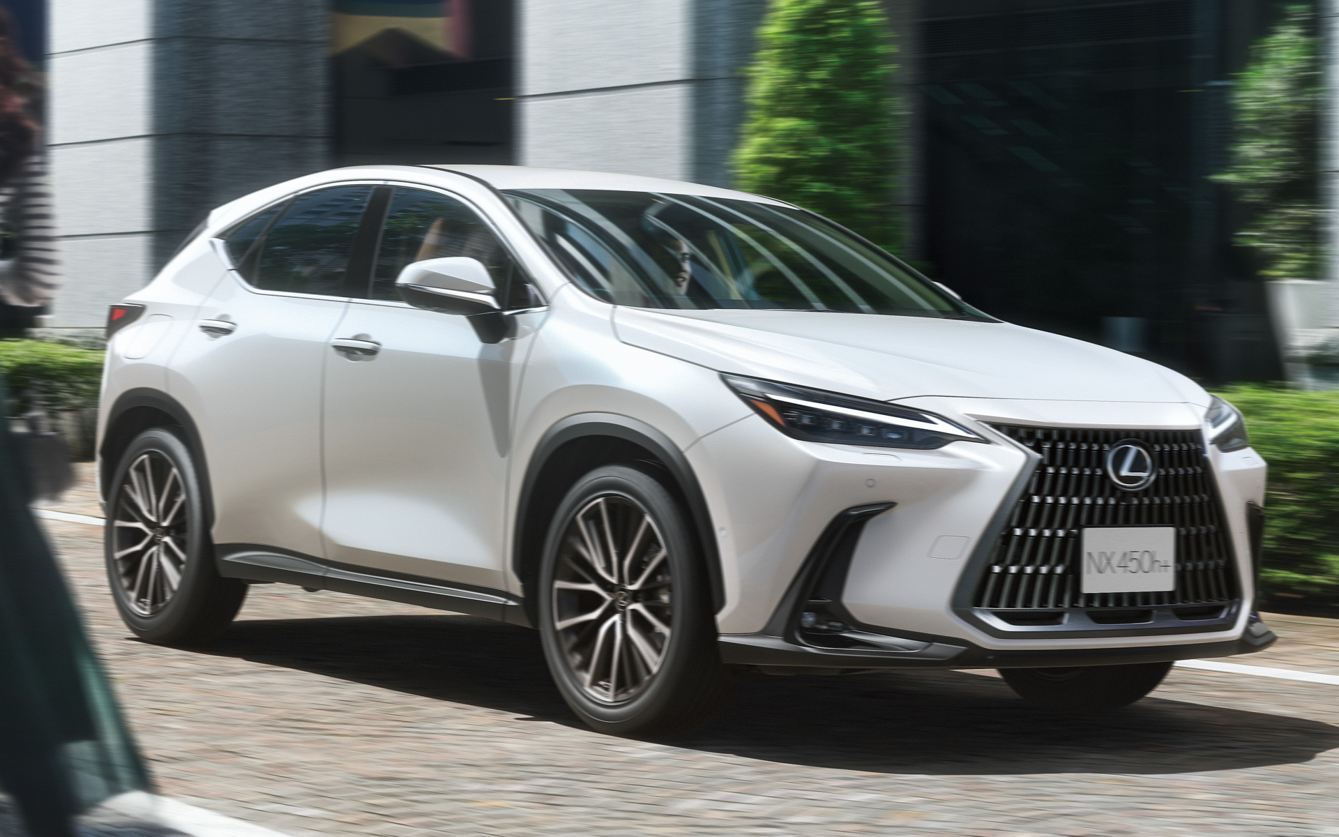 レクサス、生産遅れで工場出荷目処公表 新型「NX450h+」「NX350h」で1