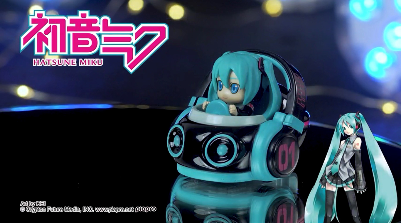 タカラトミー「ドリームトミカ」と初音ミクが初コラボ ヘッドフォンをモチーフにしたクルマに乗る電子の歌姫 - Car Watch