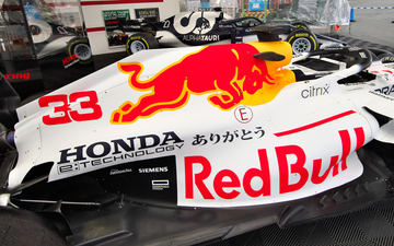 レッドブル・ホンダの「ありがとう」F1マシンミニカー、ホンダと