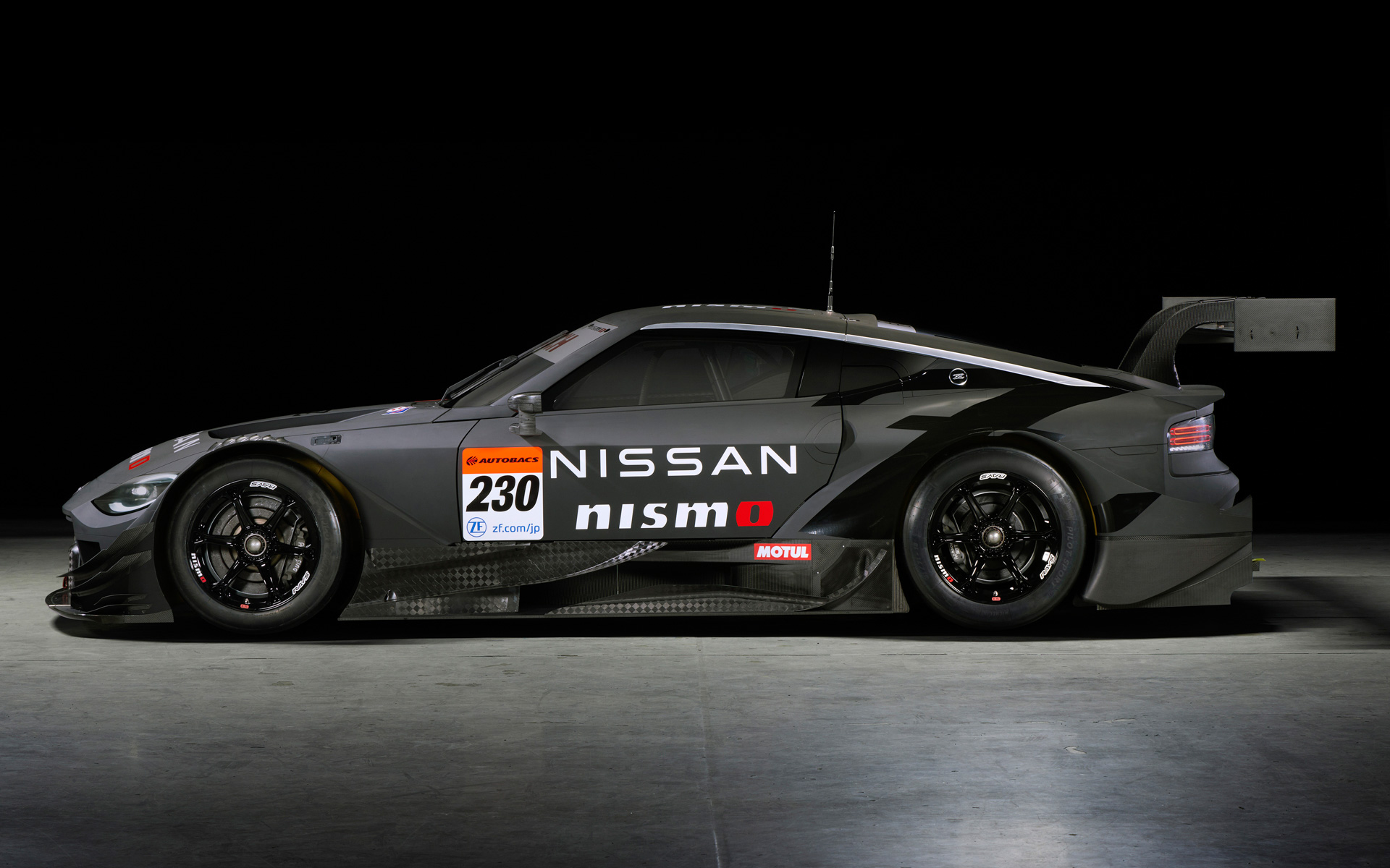 鈴鹿サーキット60周年ファン感謝デー、新型「Nissan Z GT500」の走行 