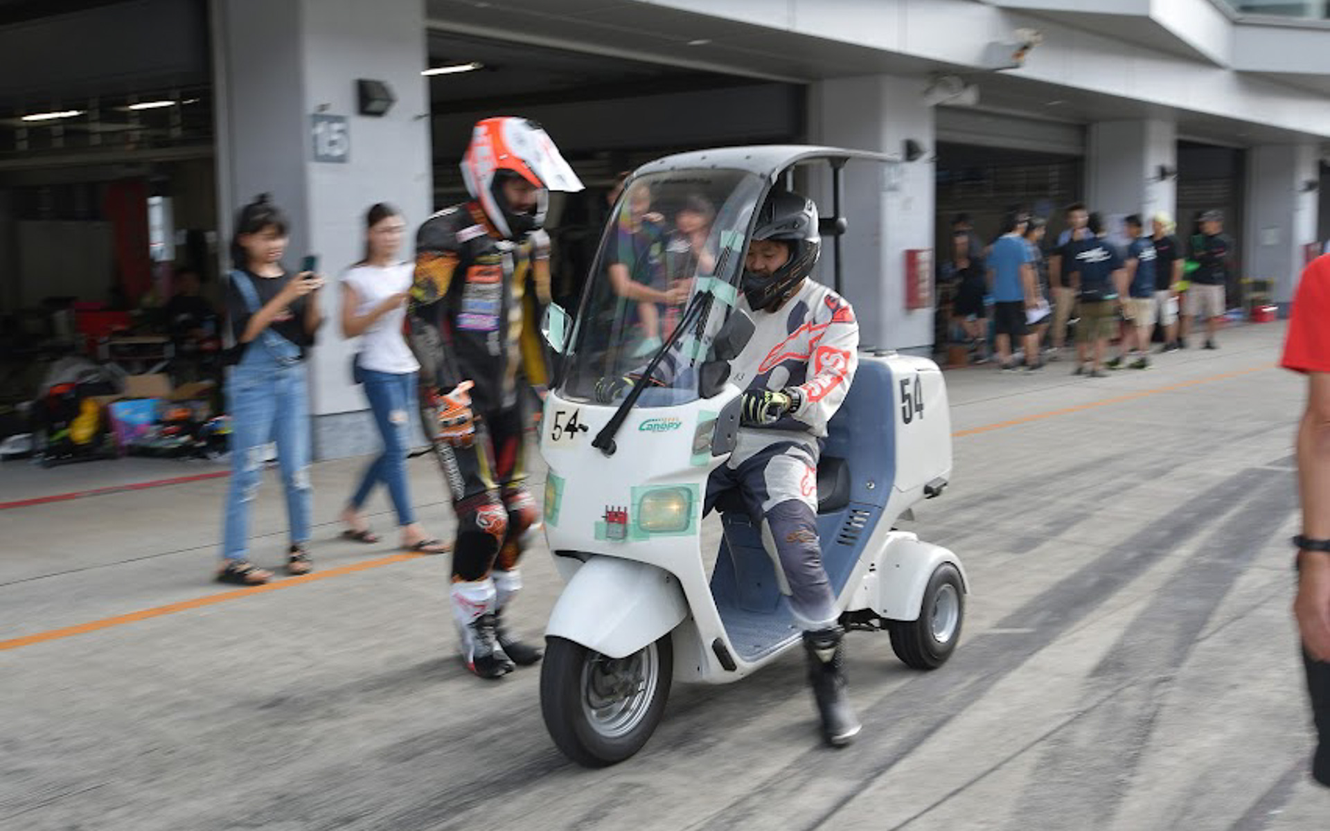 富士スピードウェイ ビジネスバイクの日本一決定戦 第2回 Cub Cup日本gp 自慢の配達マシンで参加可能 Car Watch
