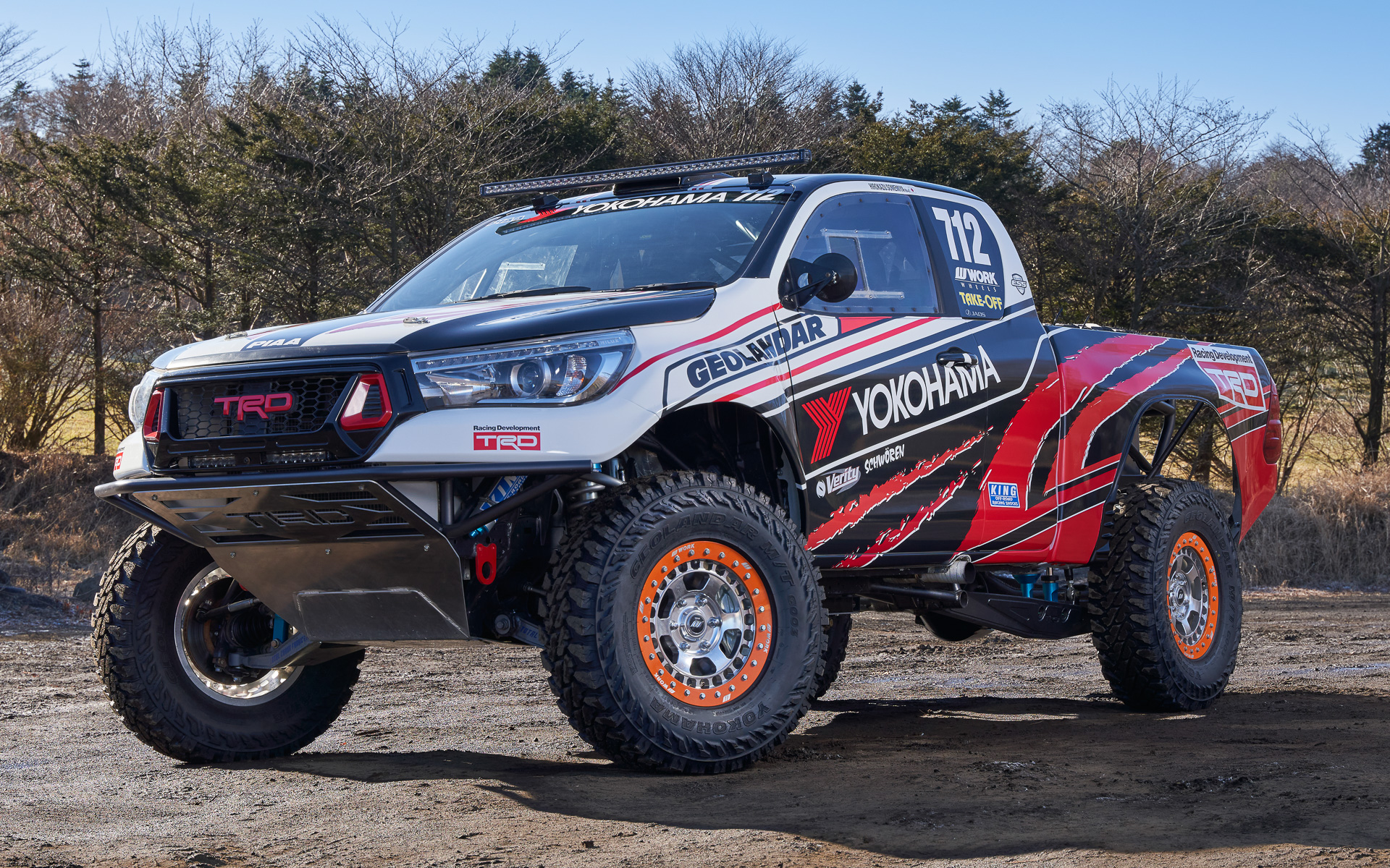 横浜ゴム、トヨタ「ハイラックス」でアメリカのオフロードレース「The Mint400」に参戦 Car Watch