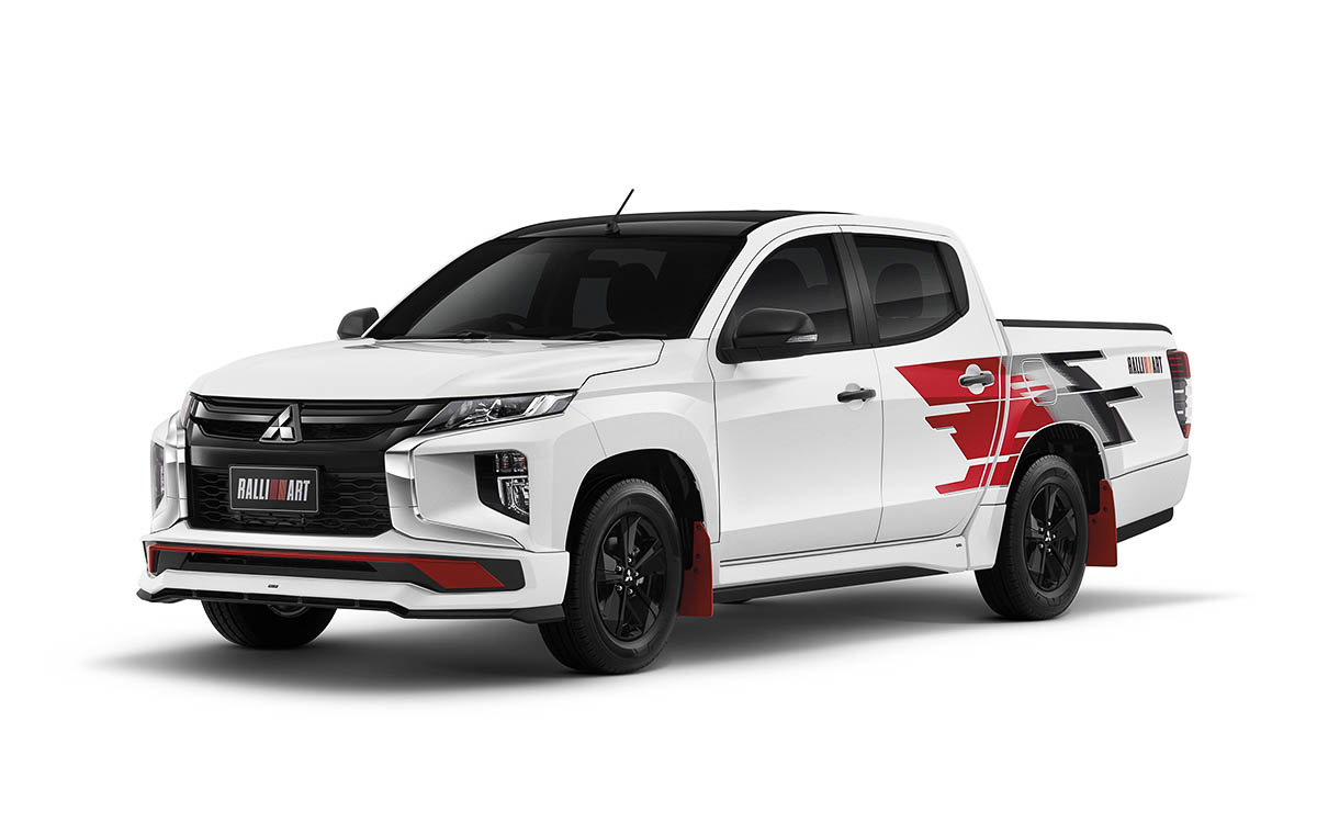 三菱自動車、新型「エクスパンダー」とラリーアート仕様の「トライトン