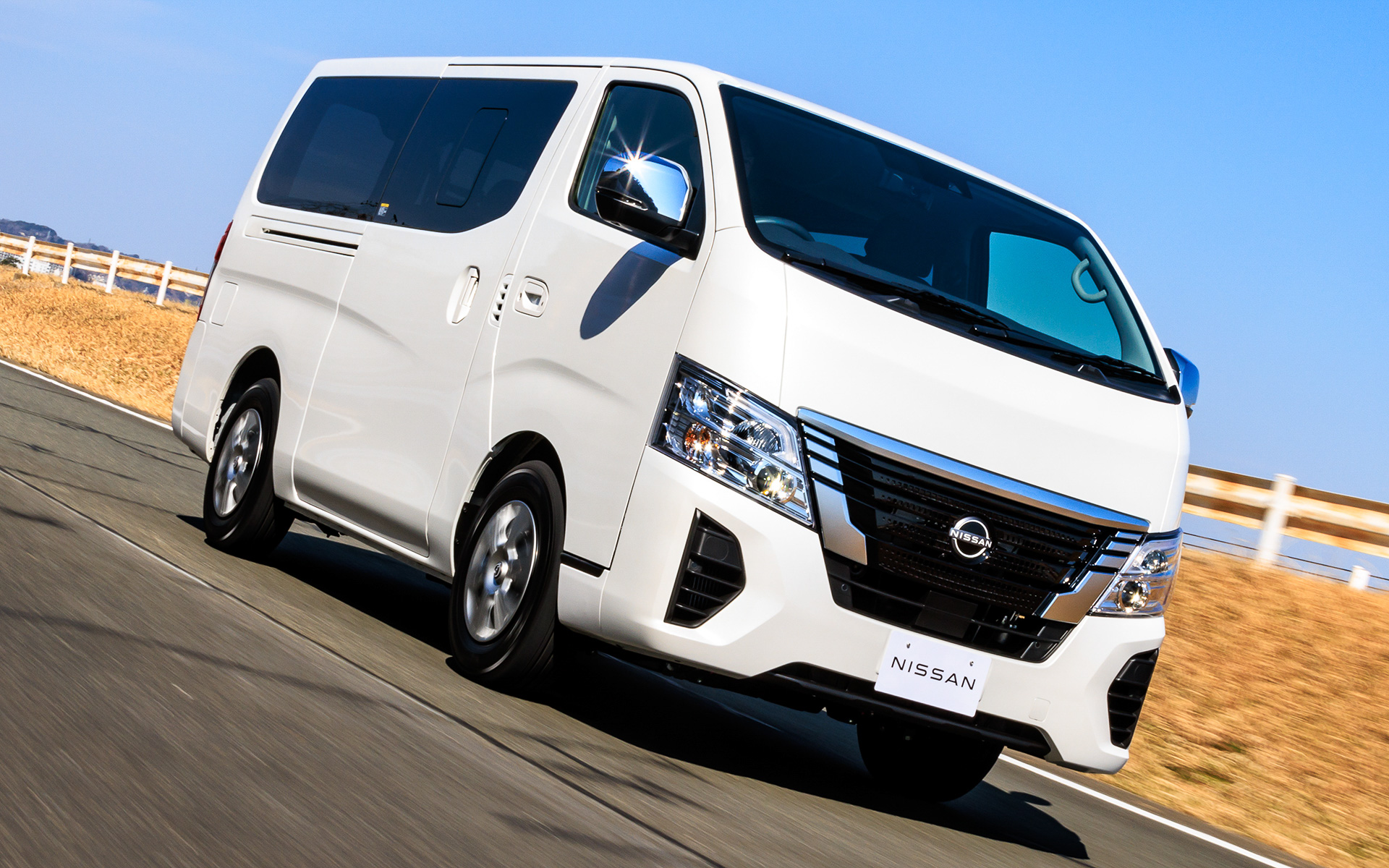 試乗インプレ】日産「キャラバン」ディーゼルが新エンジン×7速ATで走りを刷新 リニアでダイレクトな加速が特徴的 / - Car Watch