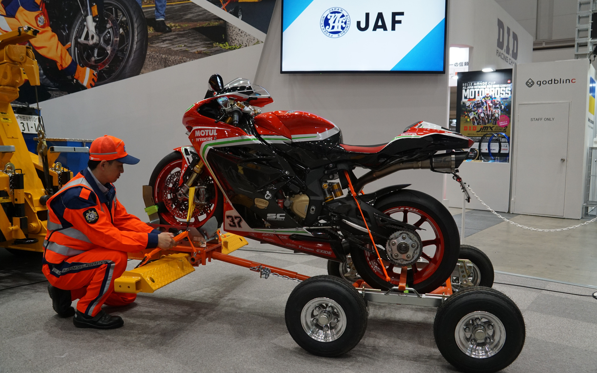 JAF、全国に本格導入する「二輪アタッチメント」を東京モーター JAF、全国に本格導入する「二輪アタッチメント」を東京モーター