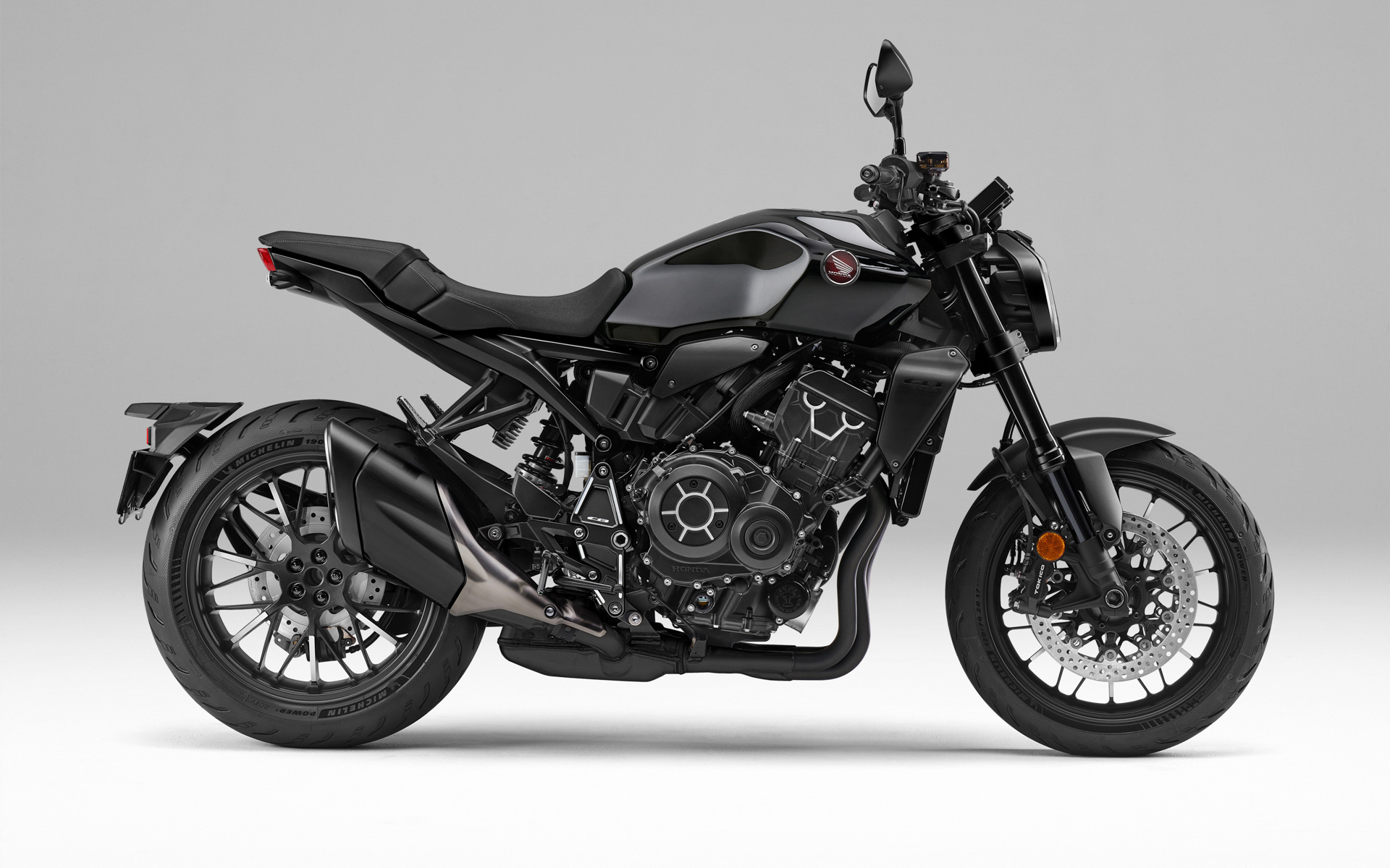 ホンダ ブラックに統一した Cb1000r Black Edition Car Watch