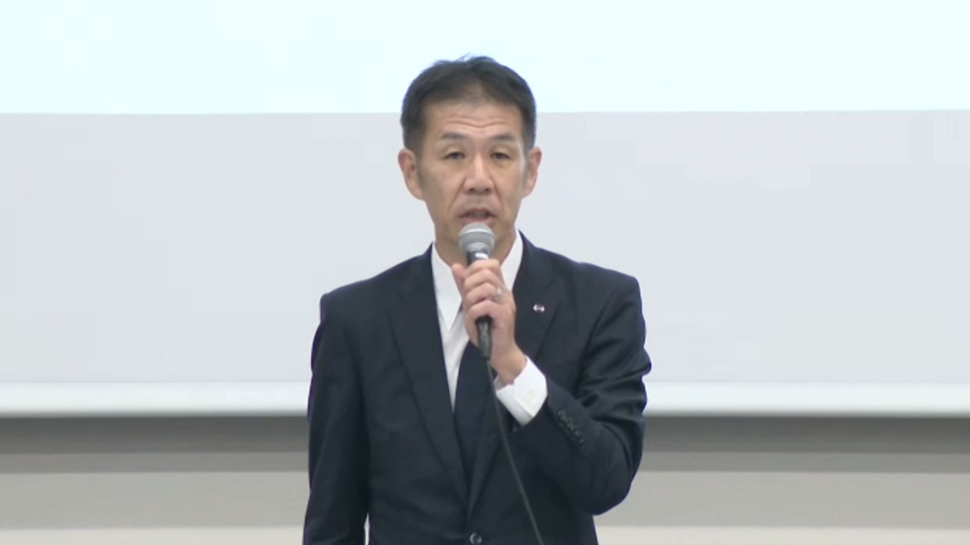 日野、不正問題で小木曽社長が記者会見 特別調査委員会から「みんなでクルマを作っていない」と指摘も Car Watch