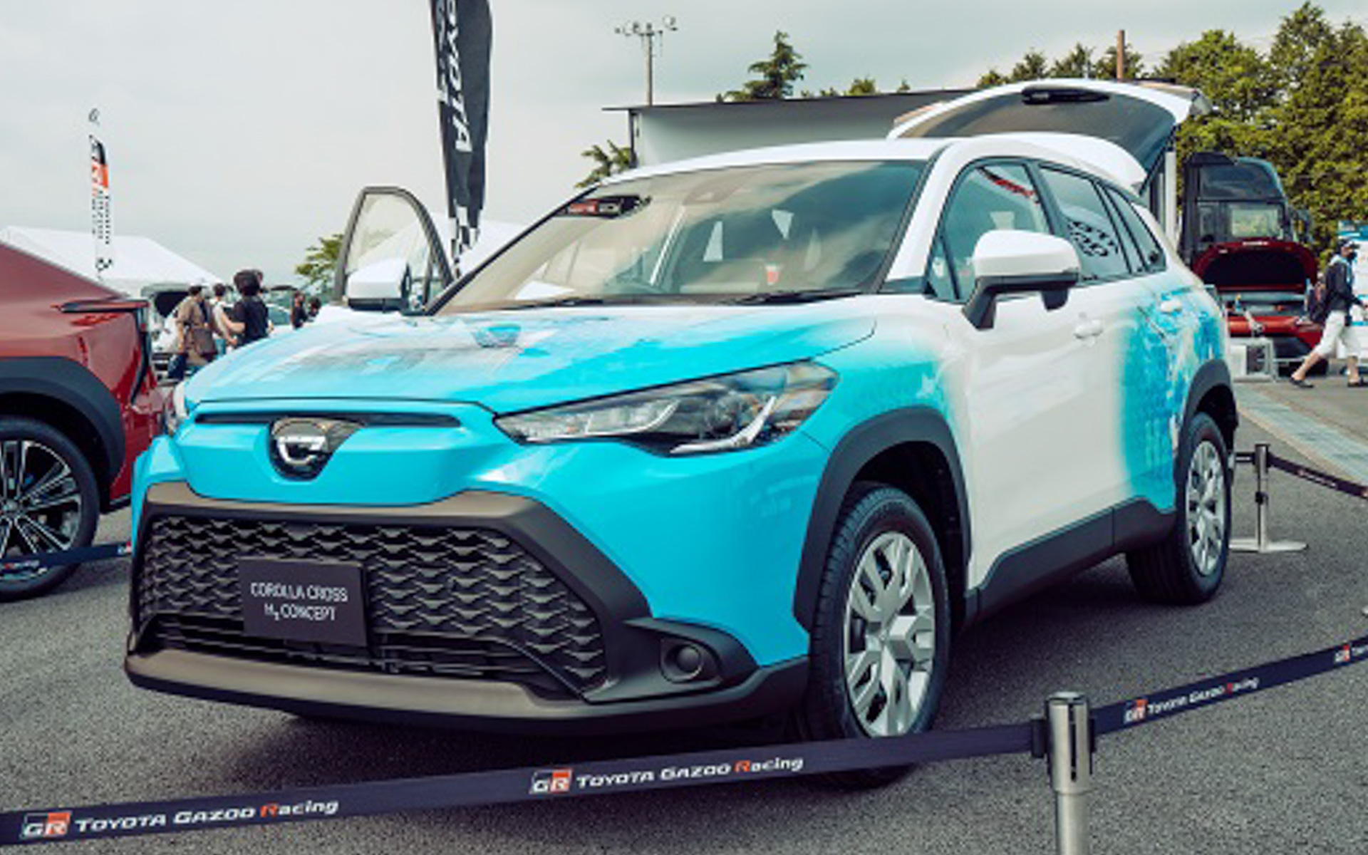 水素エンジン搭載車両「カローラ クロス H2 CONCEPT」を「水素情報館