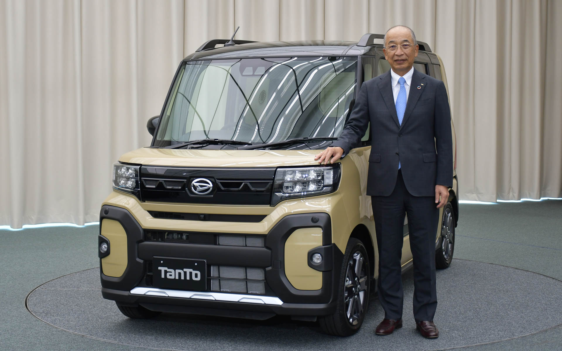 ダイハツ、新「タント」シリーズ発表会 個性際立つ3モデルでユーザー