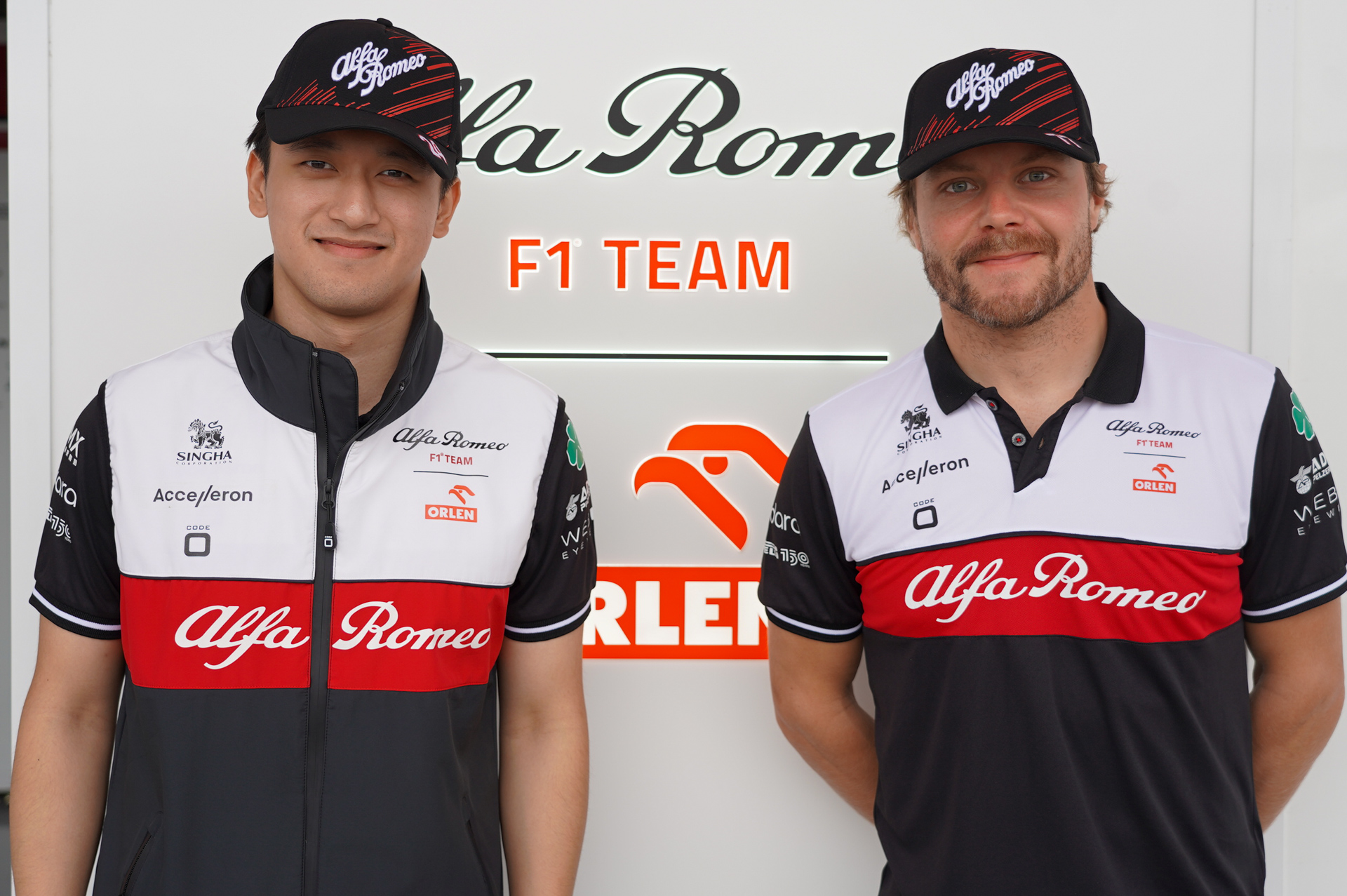 アルファ ロメオF1チームのジョウ選手とボッタス選手に日本GPの