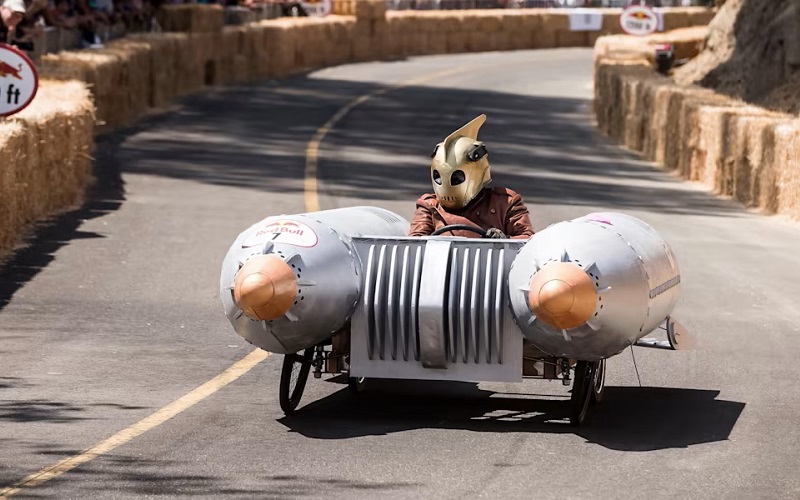 BFGoodrich、手作りカートでパフォーマンスを競う「Red Bull Box Cart