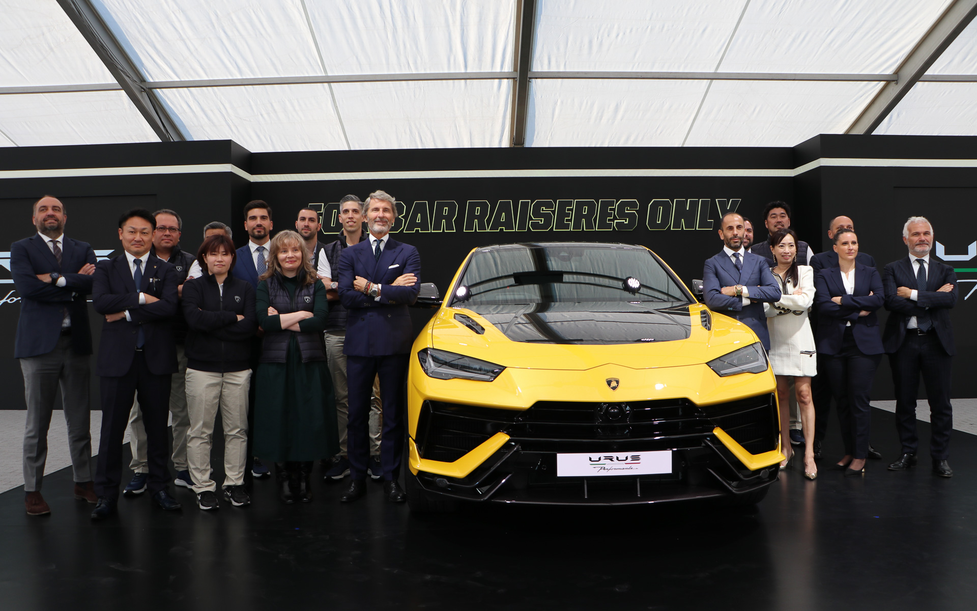 ランボルギーニ、「ウルス ペルフォルマンテ」日本初披露 ステファン