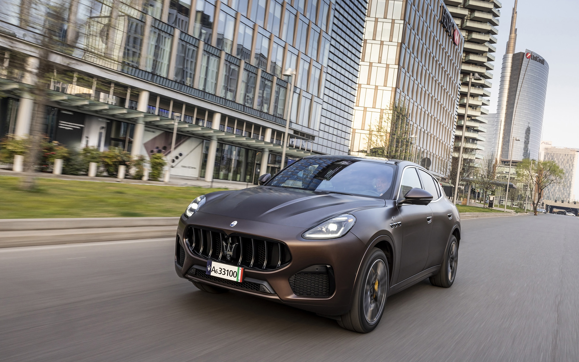 マセラティ、新型SUV「グレカーレ」の日本デリバリーを開始 正規