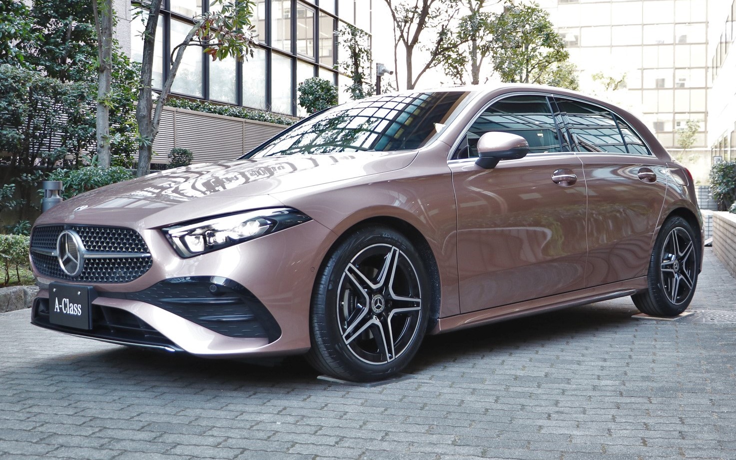 メルセデス・ベンツ、新型「Aクラス」「Bクラス」発表会 2台の