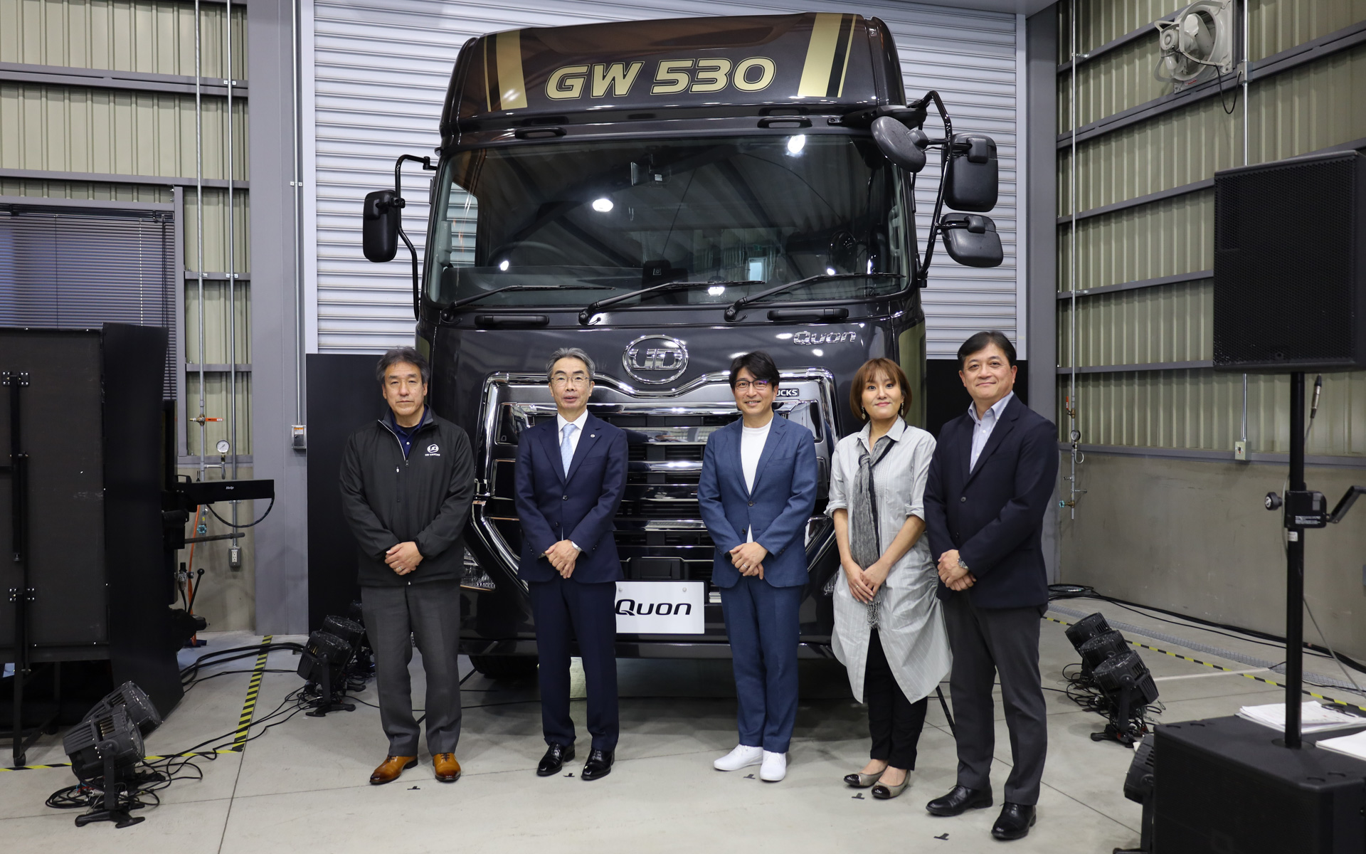 UDトラックス、新型「クオン GW 6×4」重量物輸送を担う顧客の声で13年 