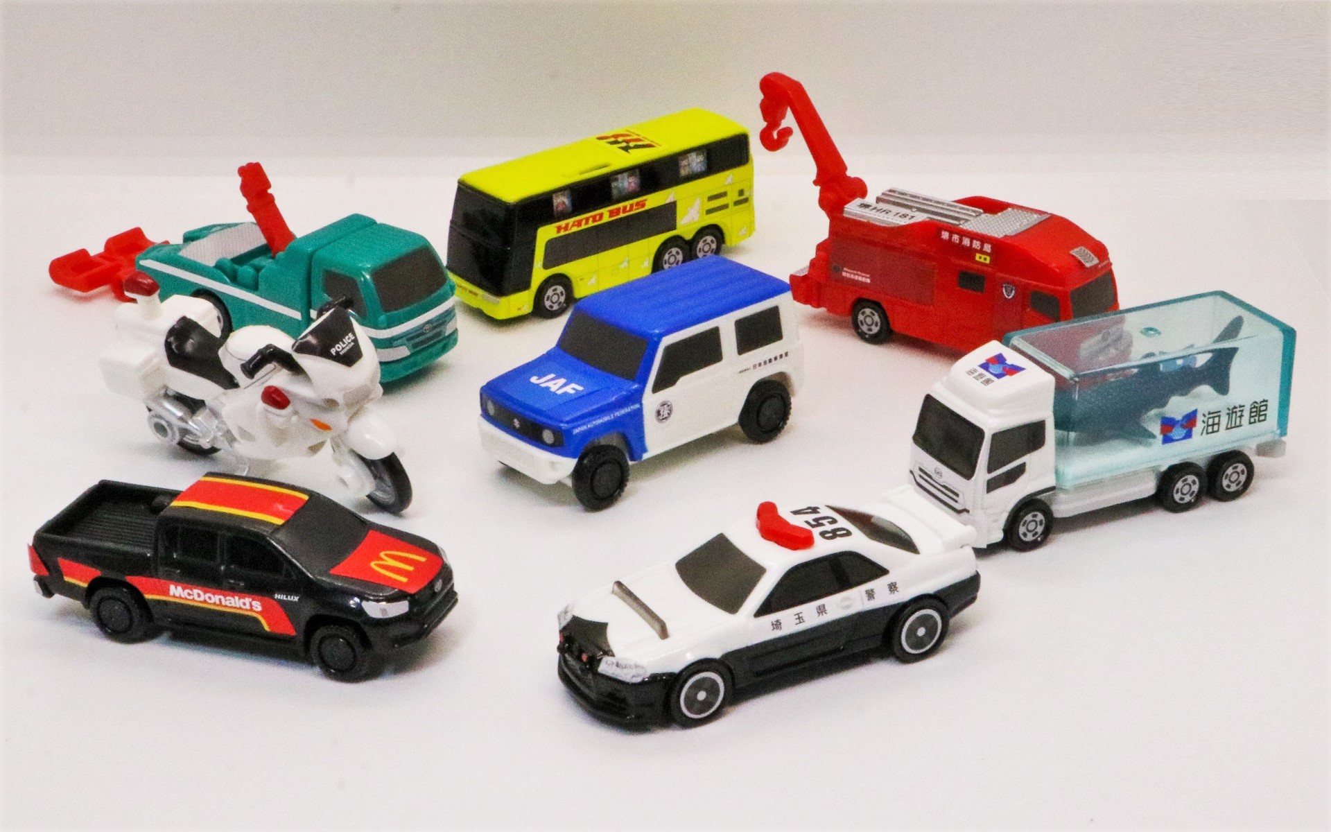 マクドナルド、埼玉県警のR34GT-Rパトカーも登場する「ハッピーセット トミカ」 ひみつのおもちゃは第2弾に登場 Car Watch