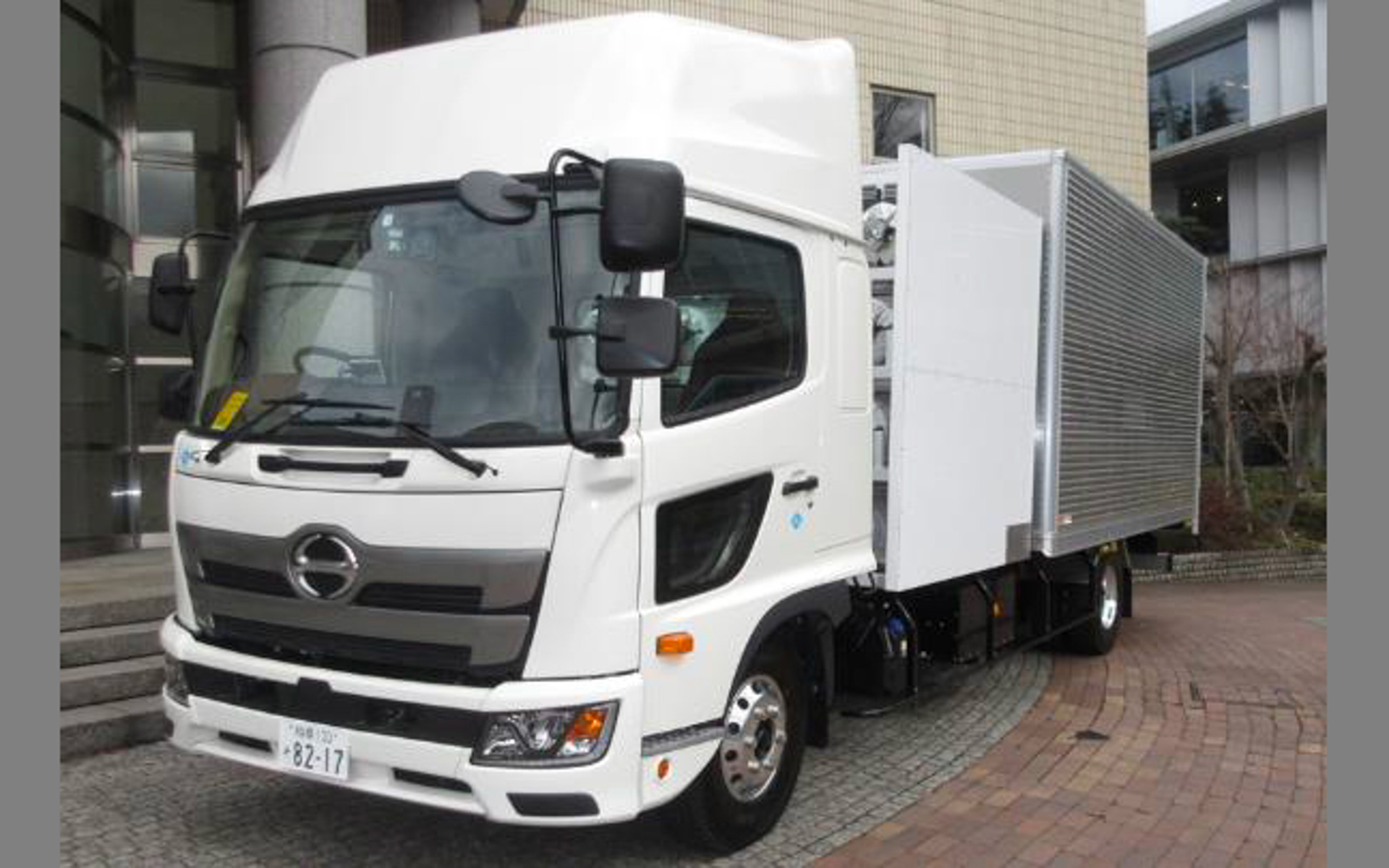 フラットフィールド、東京都市大、トナミ運輸ら、水素エンジン搭載