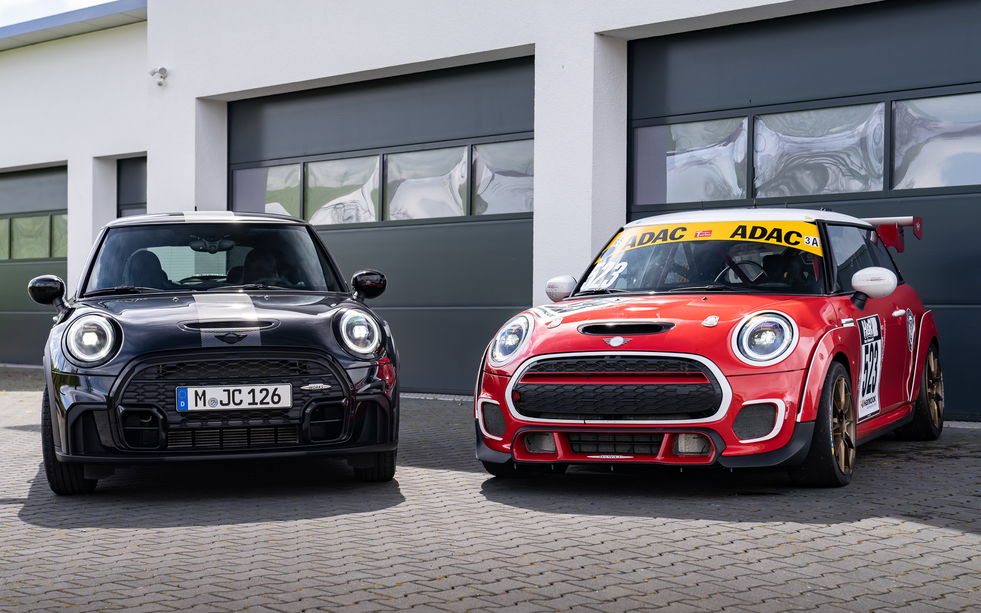 MINI、2台の「ジョン・クーパー・ワークス」でニュル24時間レースに